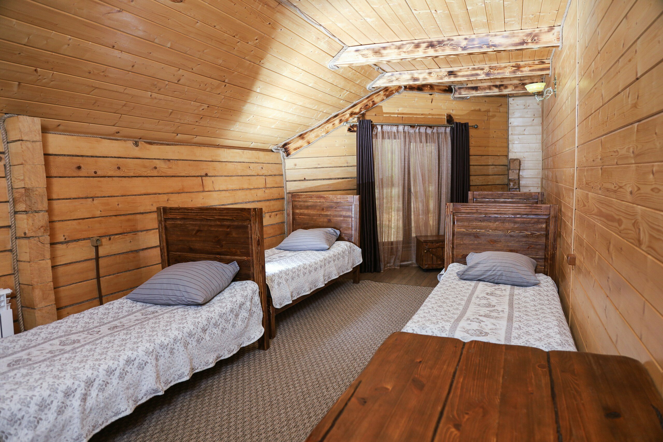 4-местн. в домике (4разд. кровати) №25 №26  цена за номер