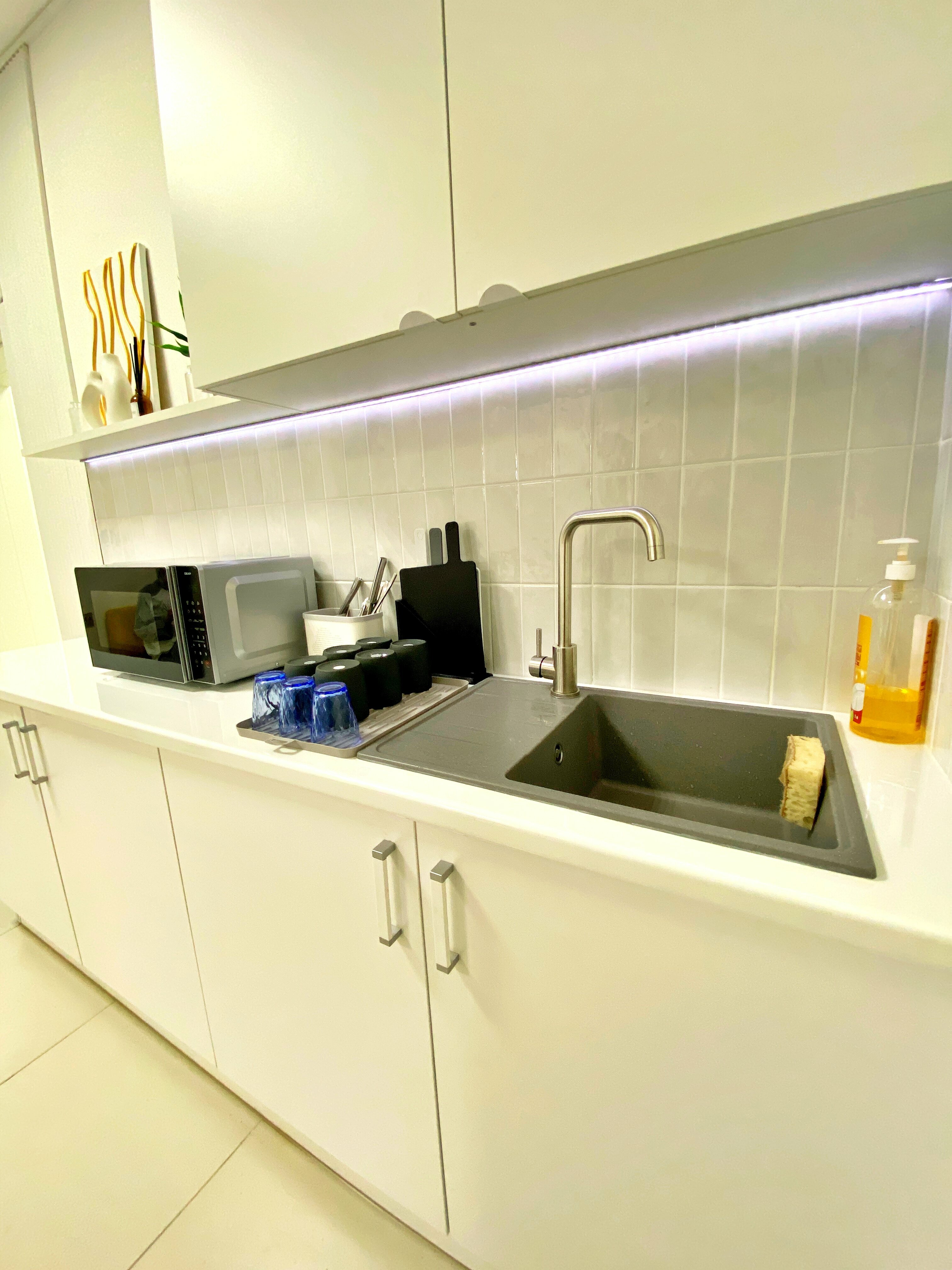 Спальное место на двухъярусной кровати в общем номере для женщин