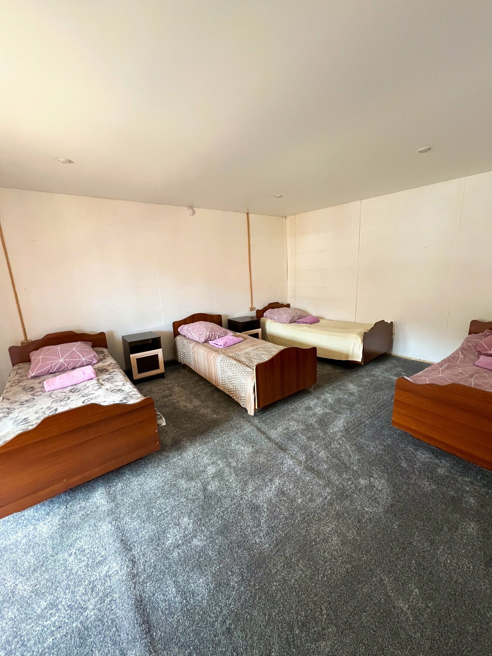 Четырехместный номер с удобствами на втором этаже с балконом