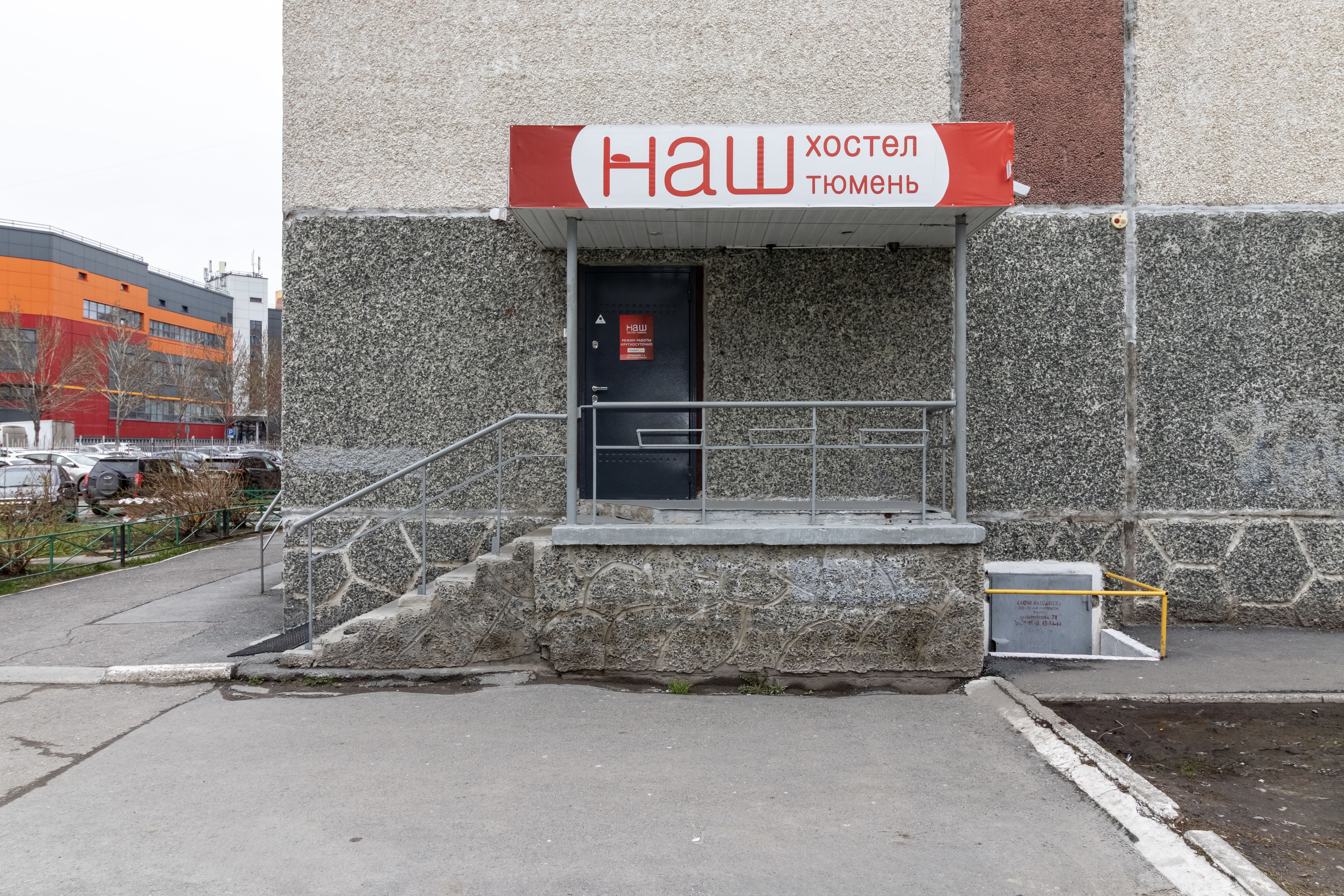 Спальное место на двухъярусной кровати в общем номере для мужчин и женщин