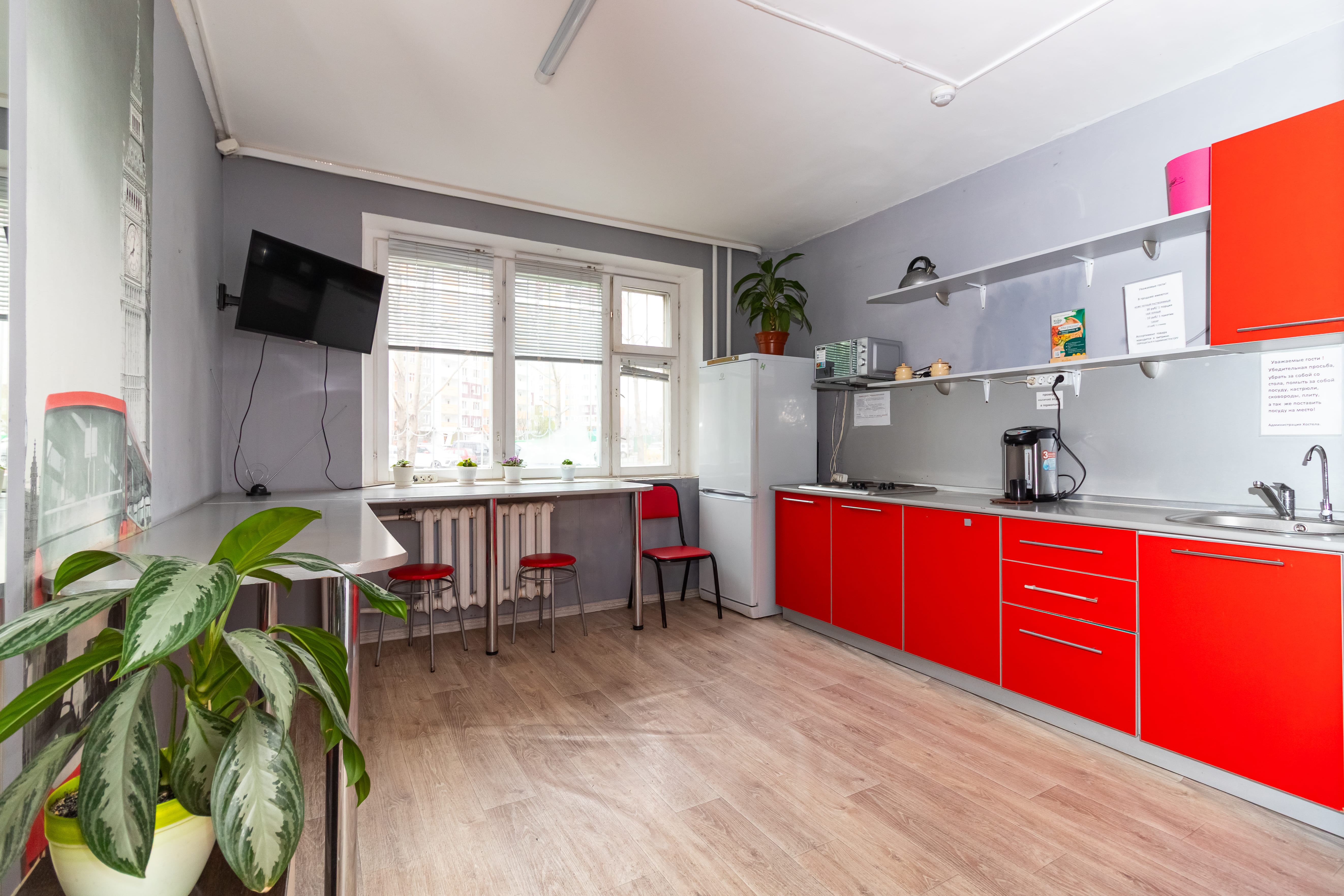 Спальное место на двухъярусной кровати в общем номере для мужчин и женщин