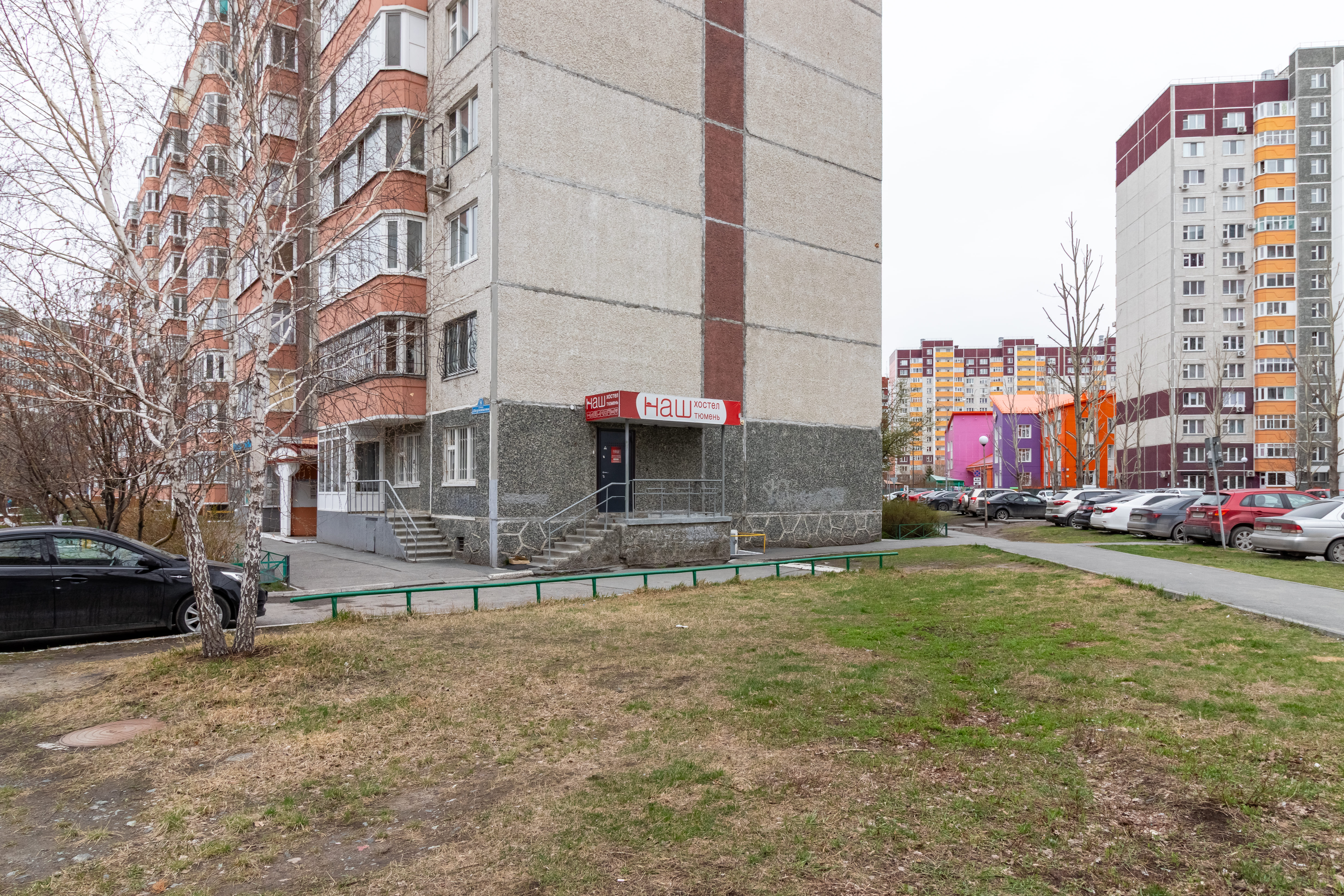 Односпальная кровать в общем номере для женщин