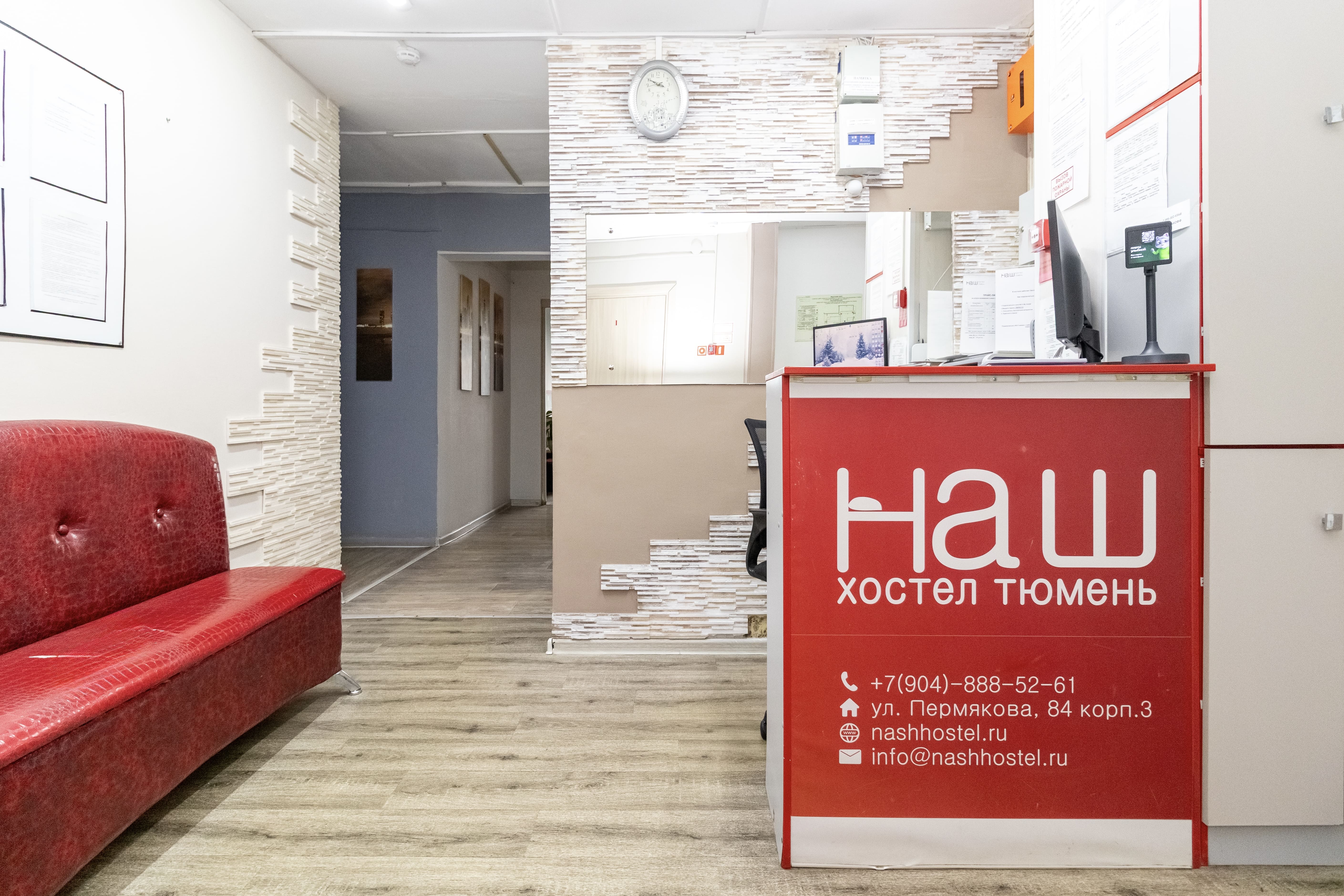 Спальное место на двухъярусной кровати в общем номере для мужчин и женщин