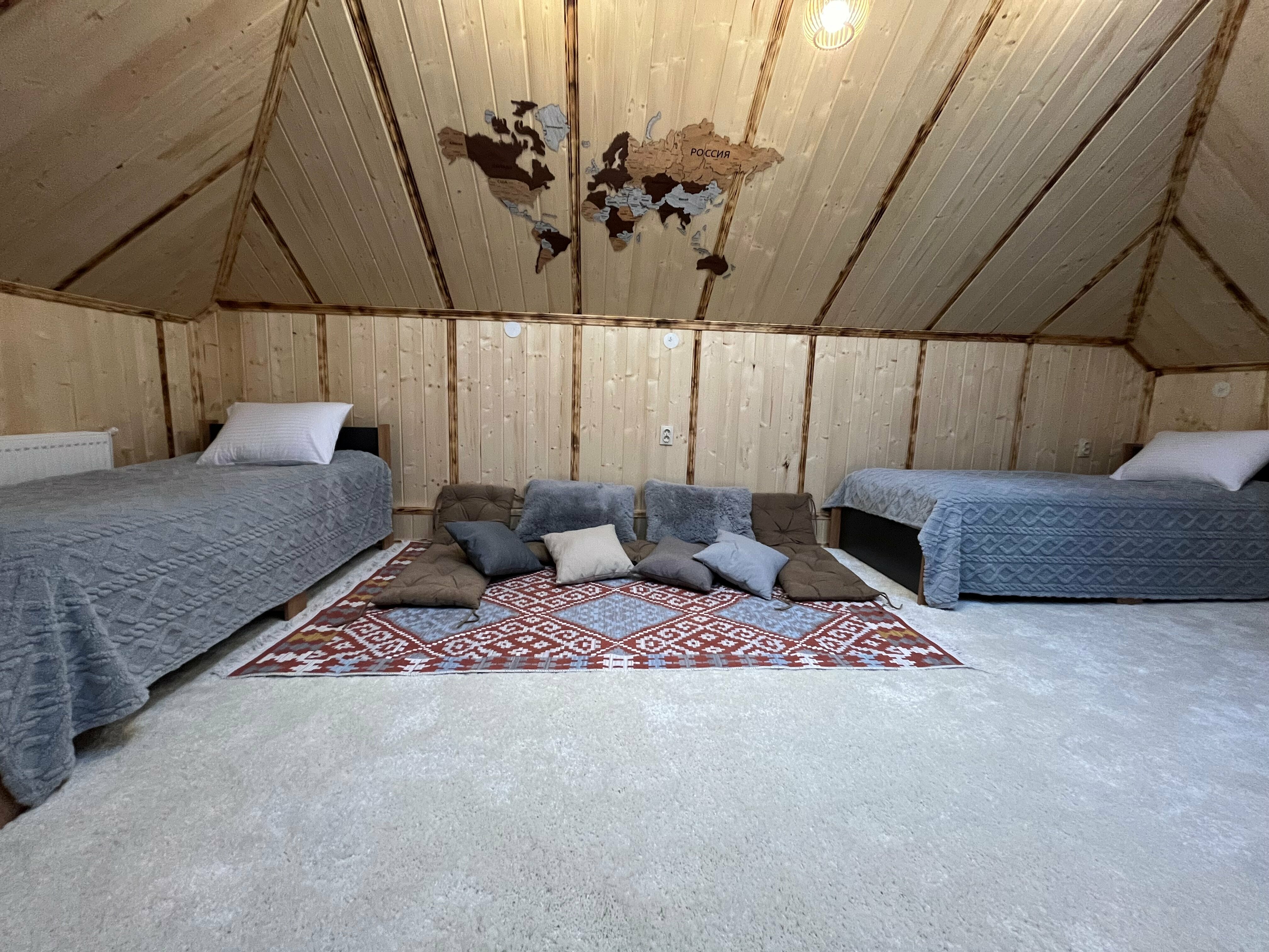 Двухуровневый четырехместный номер