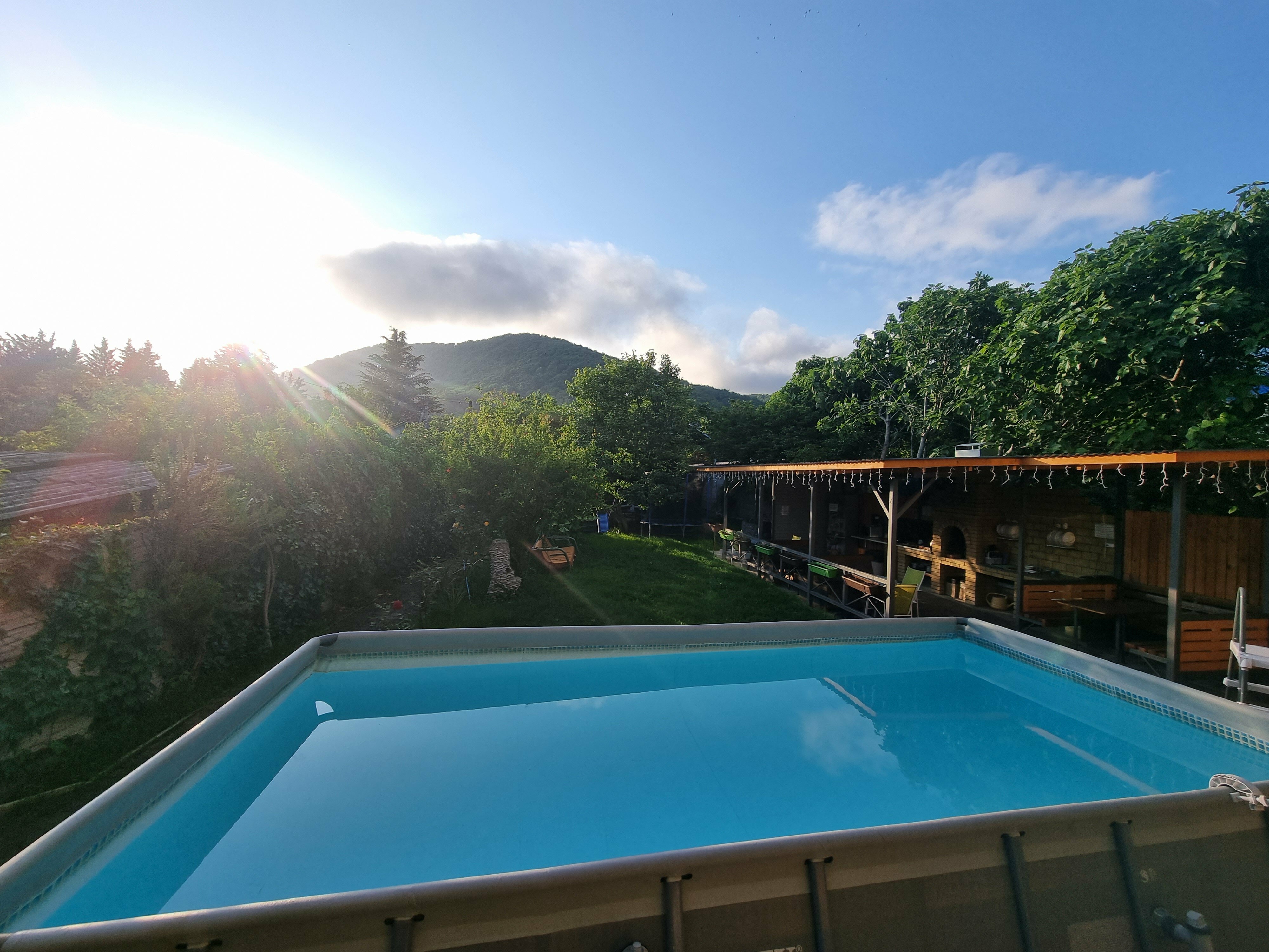 Трехместный номер с собственной ванной комнатой вне номера