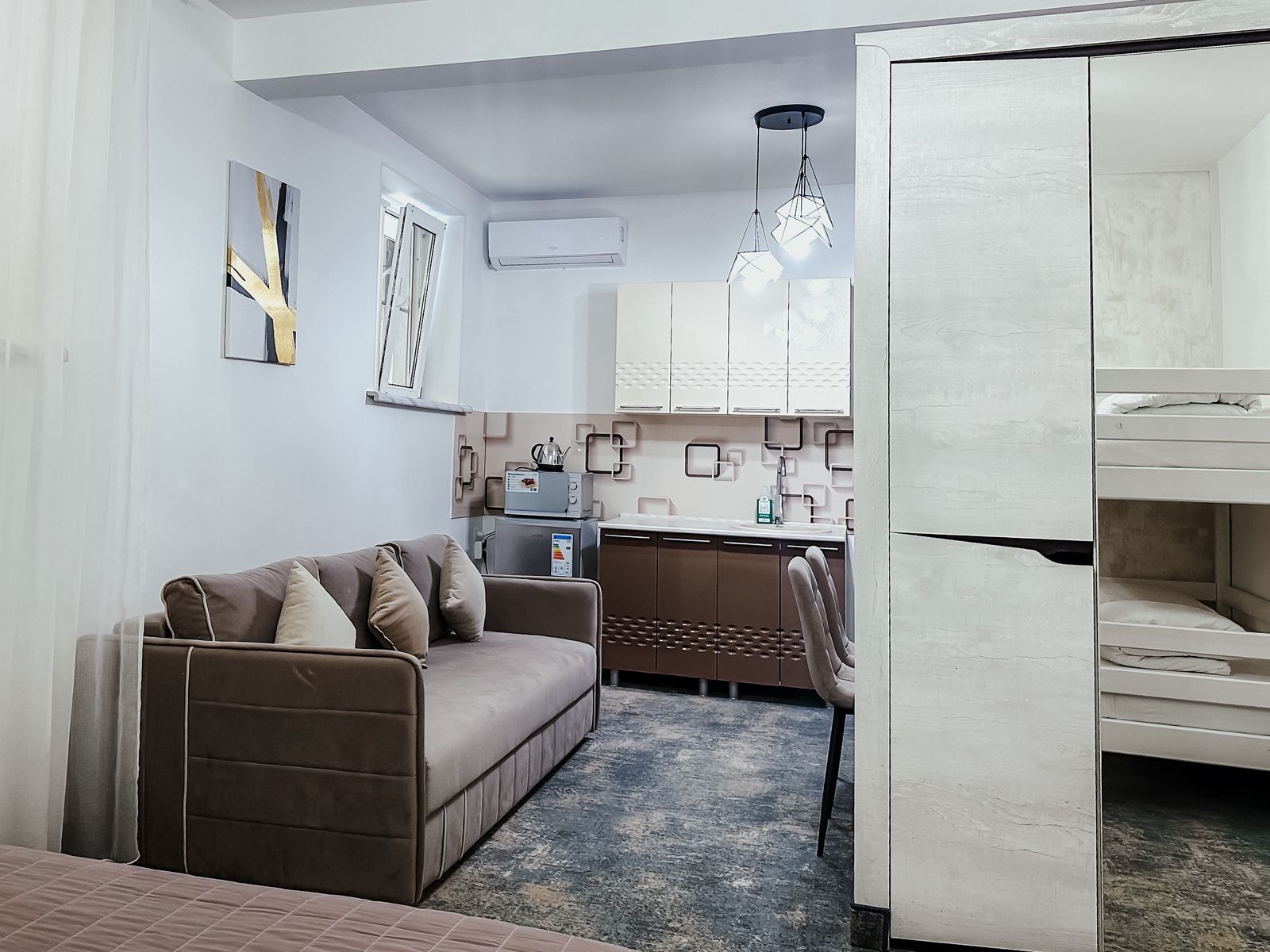 Семейный-студио на цоколе