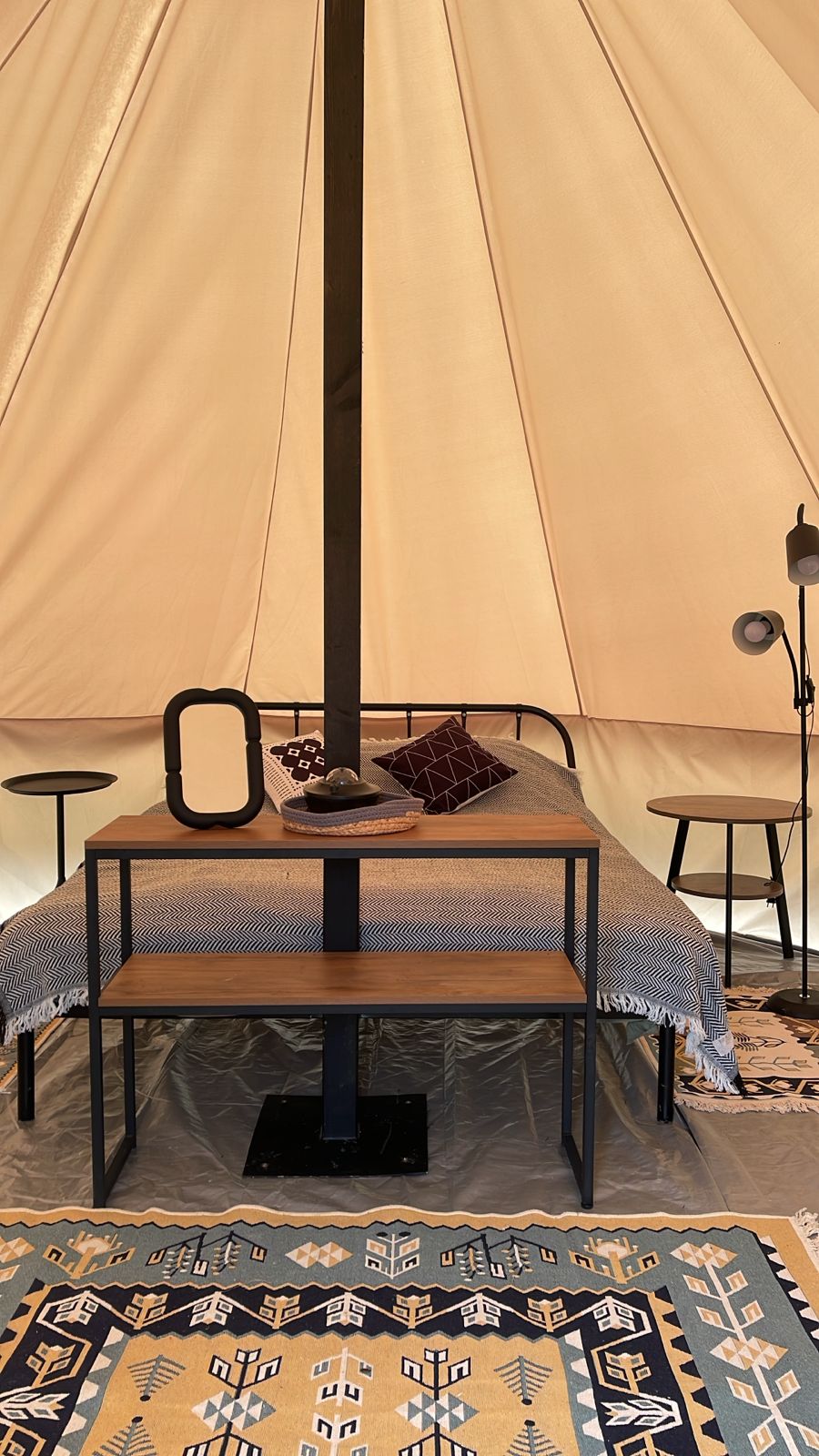 Шатер в саду