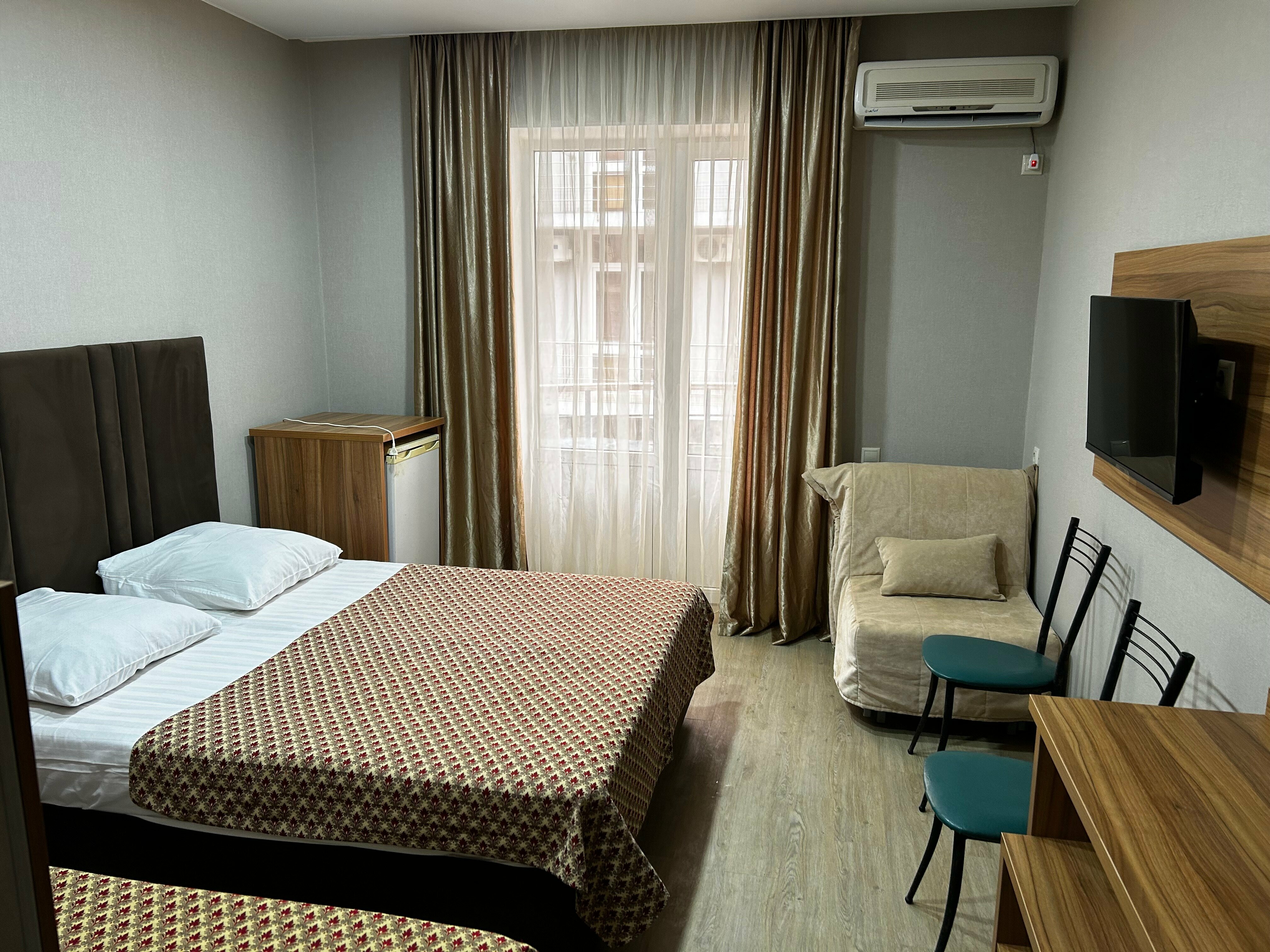 Трехместный номер с балконом