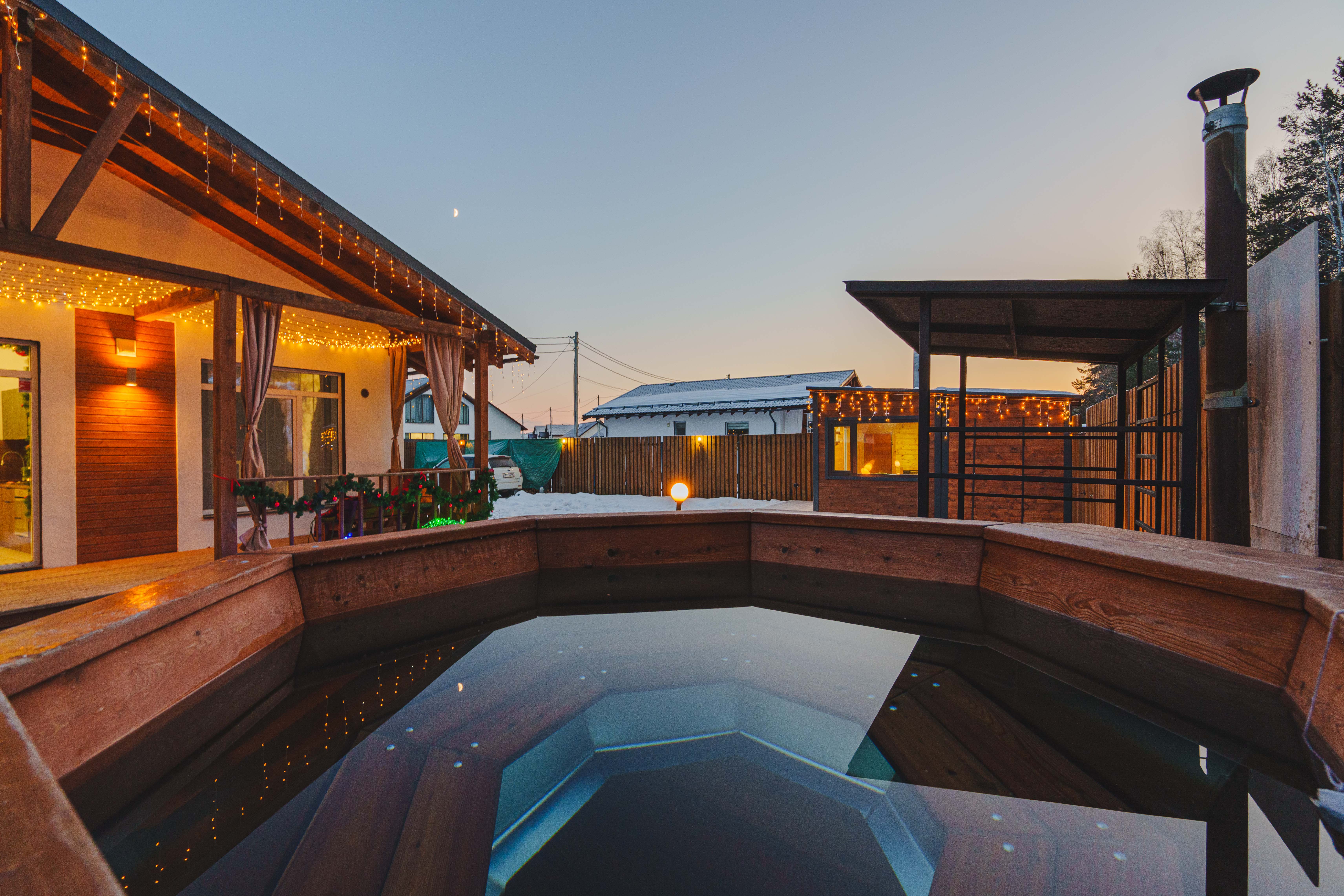 Дом с чаном, баней, бассейном, мангальной на закрытой территории у леса в 25 мин от Ботаники