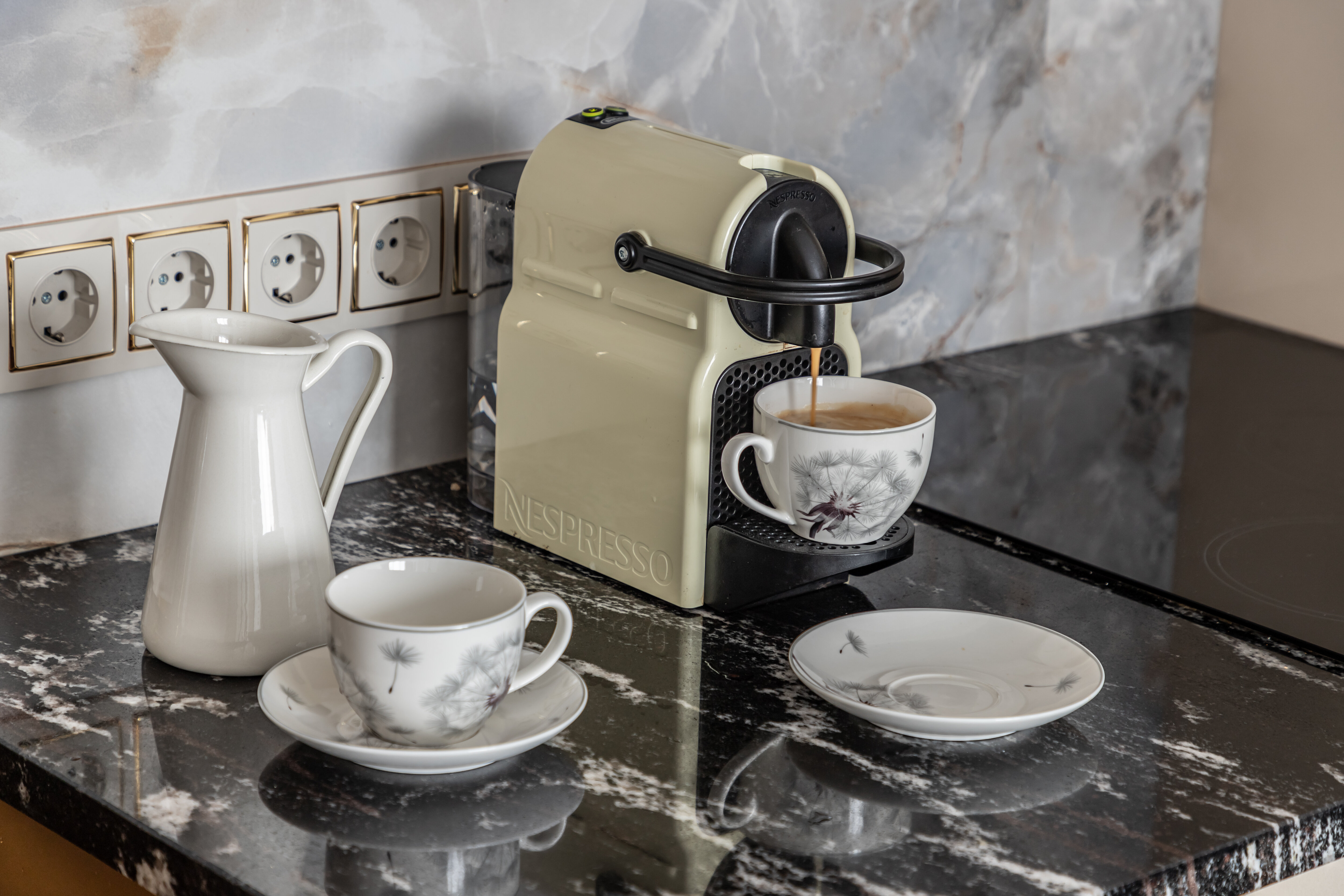 Люкс с джакузи и кроватью размера "queen- size"