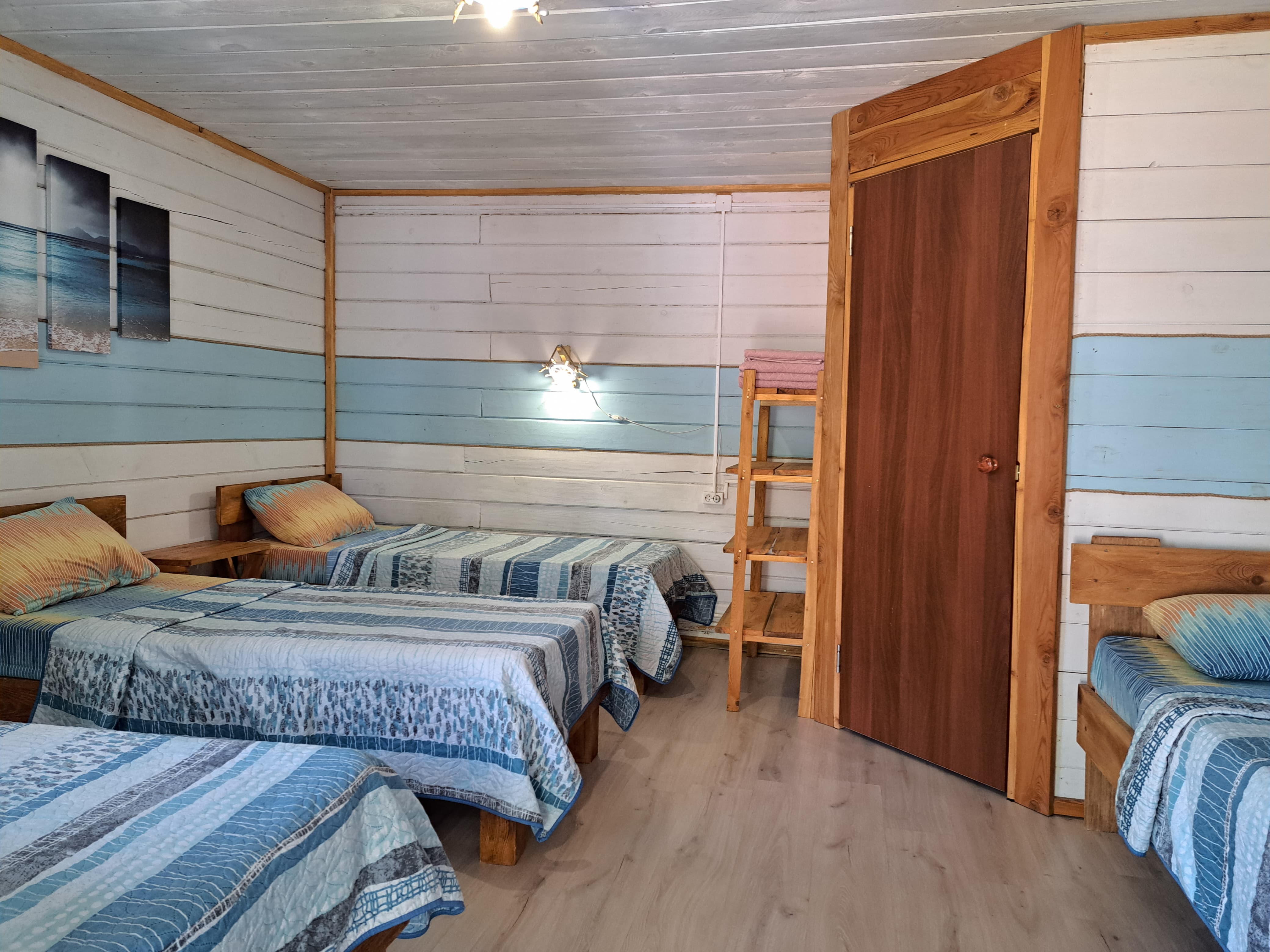 Четырехместный номер с душем