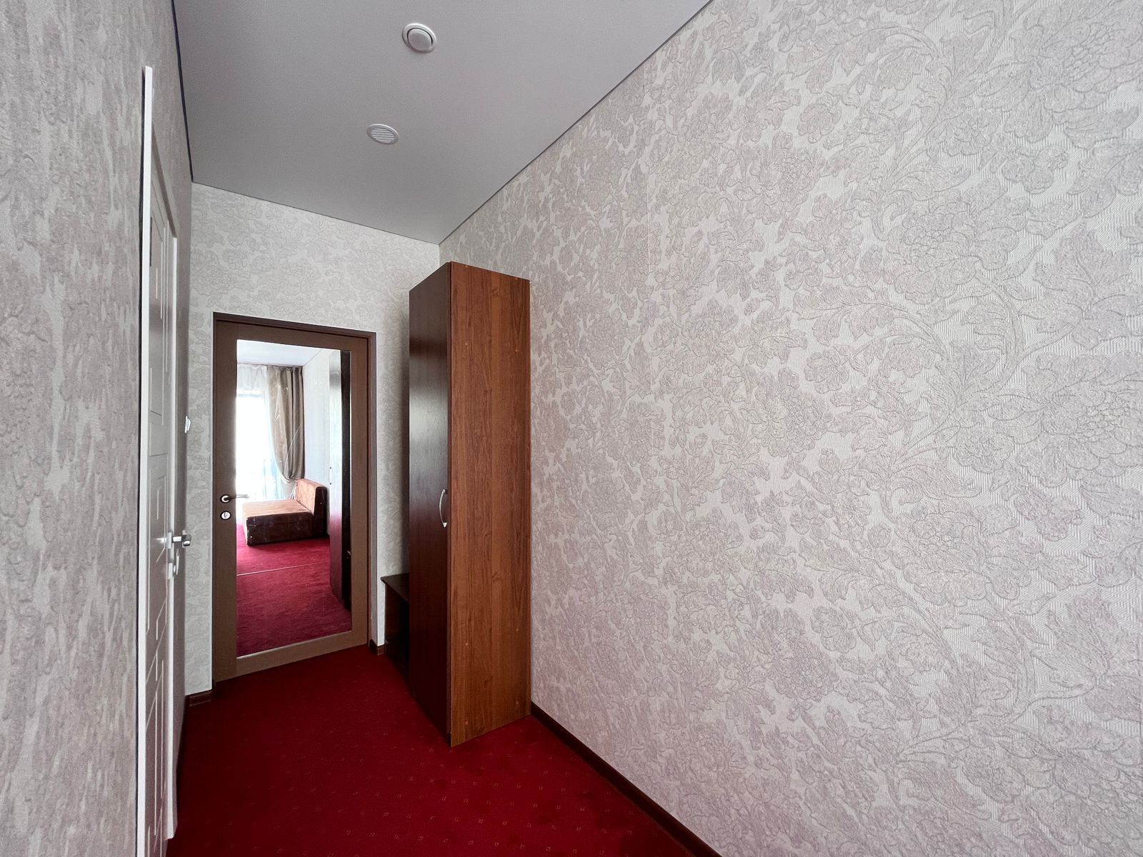 Двухкомнатный с кухней