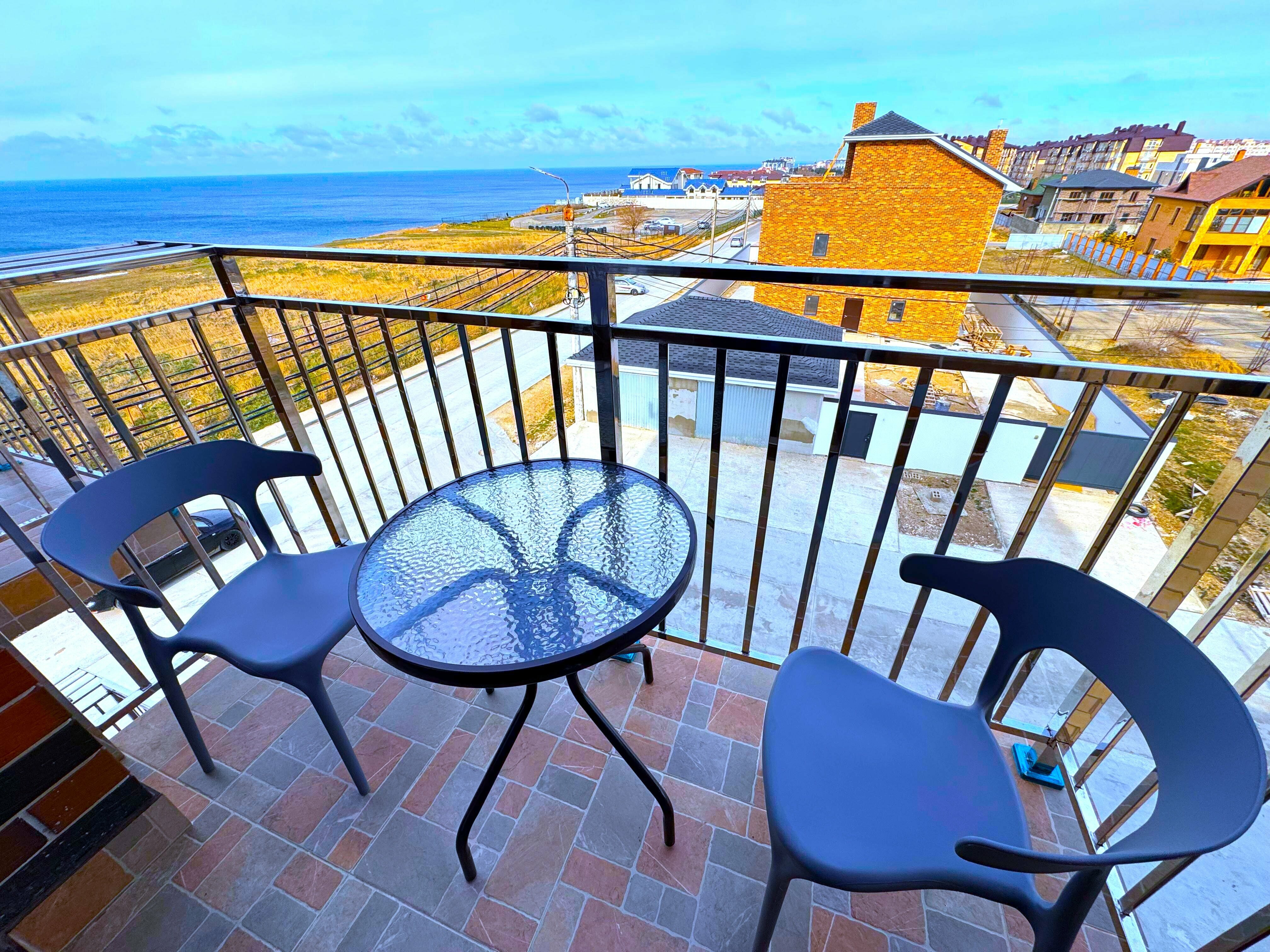 3-х местный стандарт с БАЛКОНОМ И ВИДОМ НА МОРЕ С ЗАВТРАКОМ