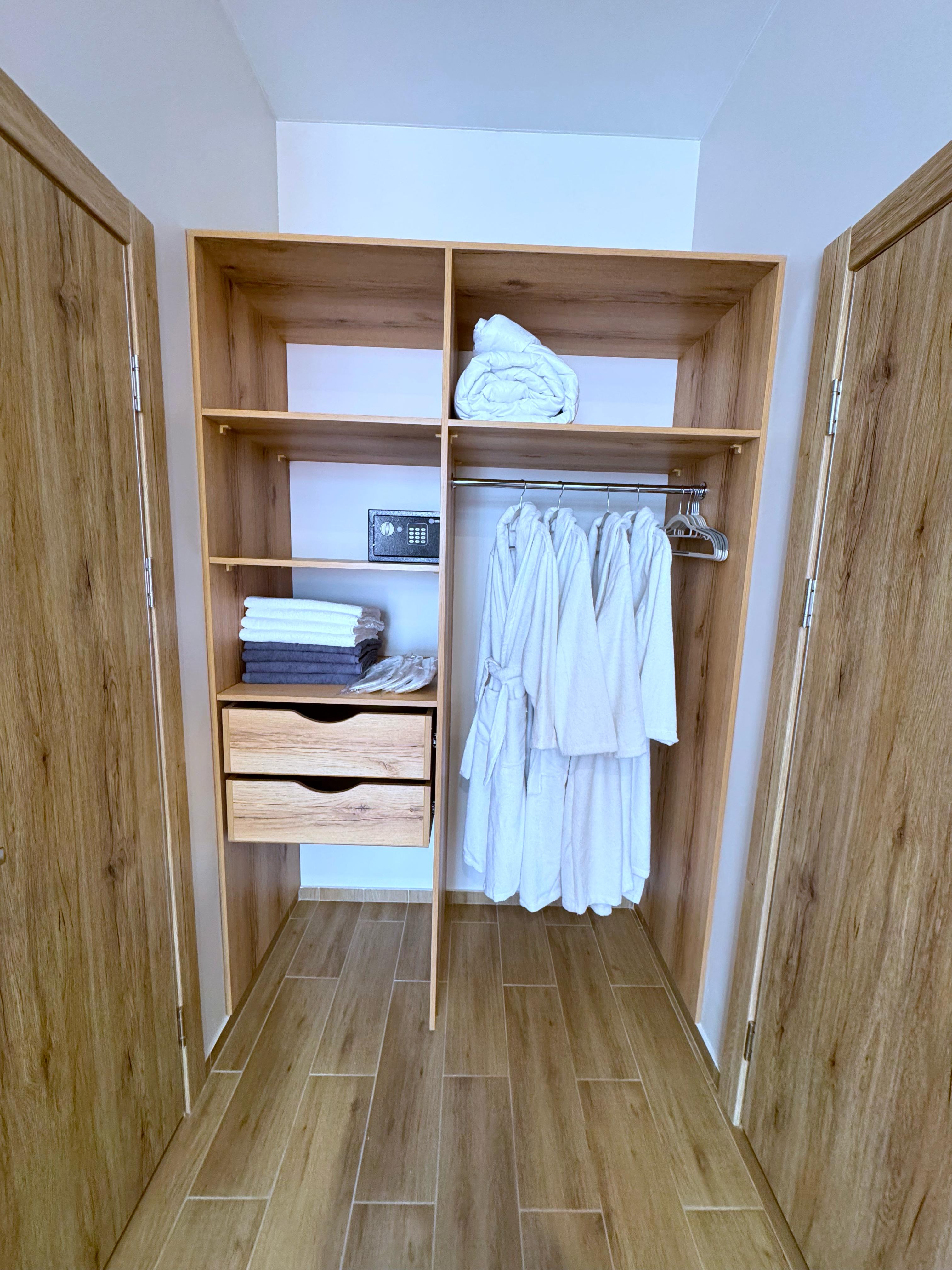 4-х местный номер стандарт с БАЛКОНОМ И ВИДОМ НА МОРЕ