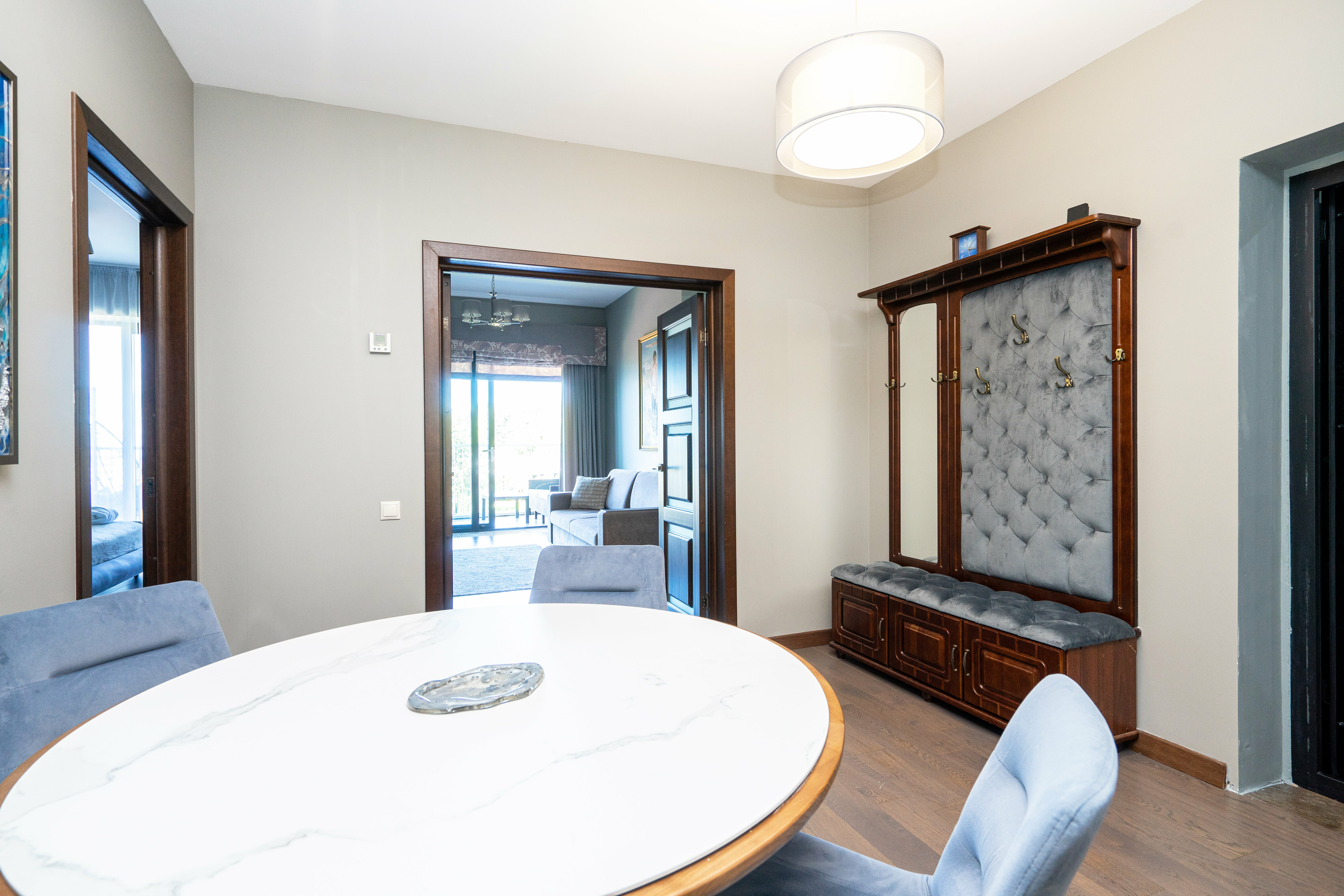 Семейный номер с боковым видом на море