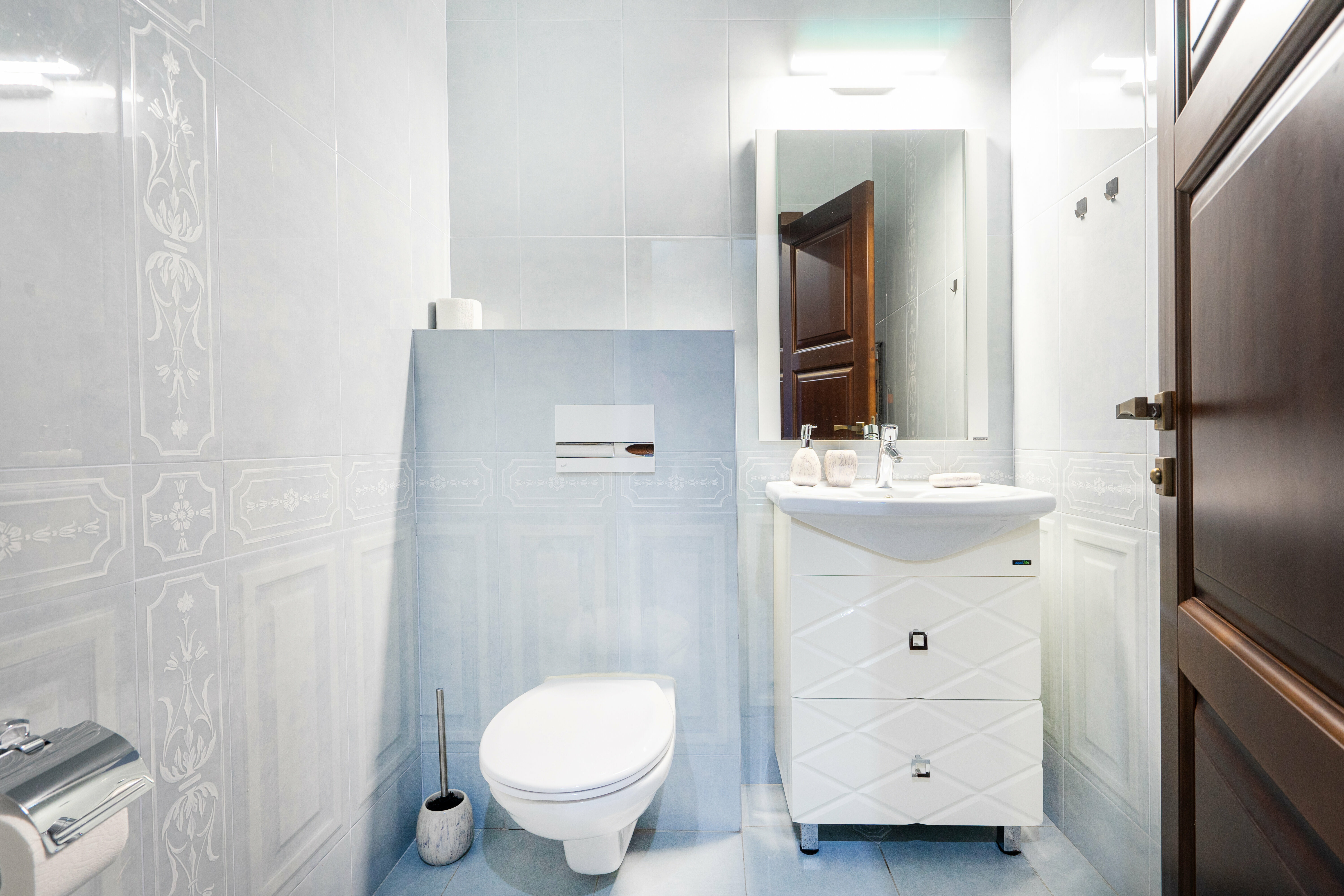 Семейный номер с боковым видом на море