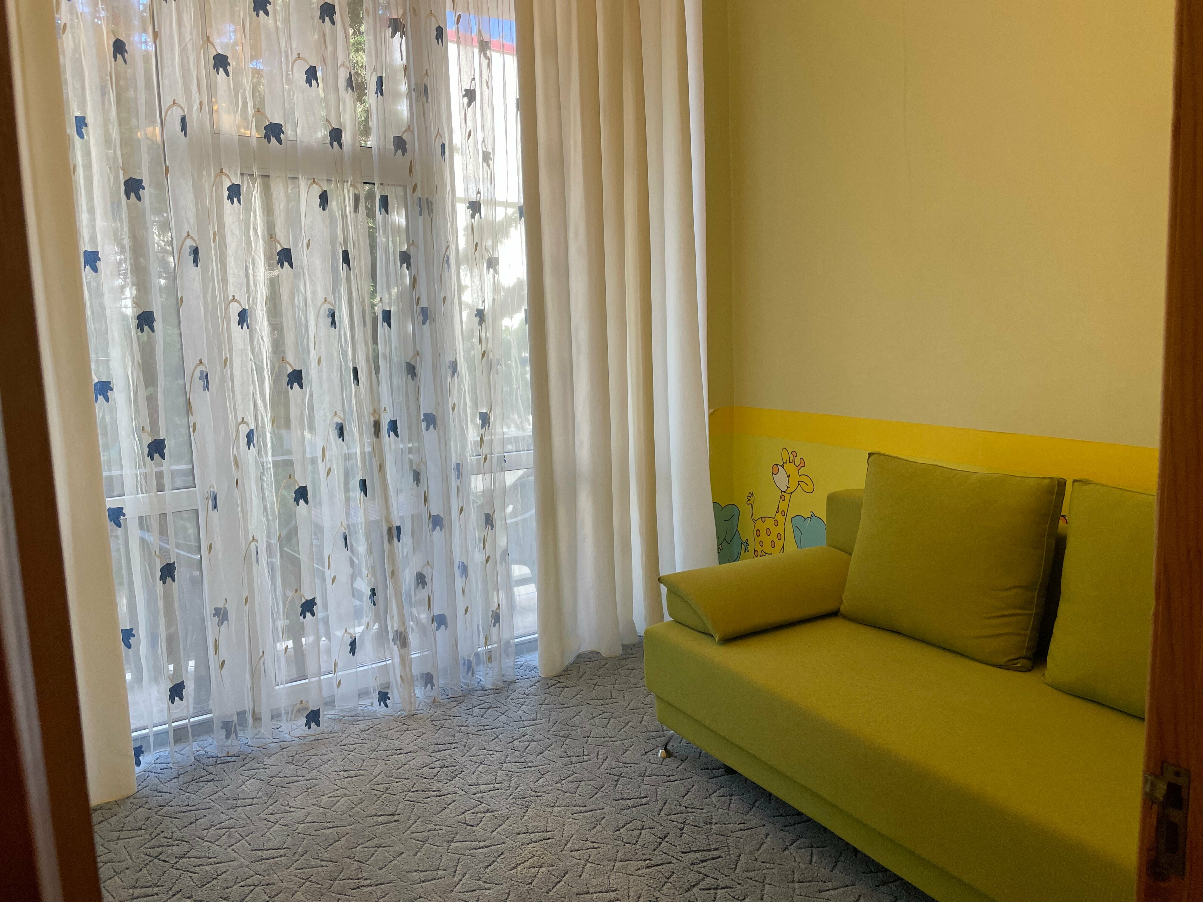 Четырехкомнатный номер с двумя балконами