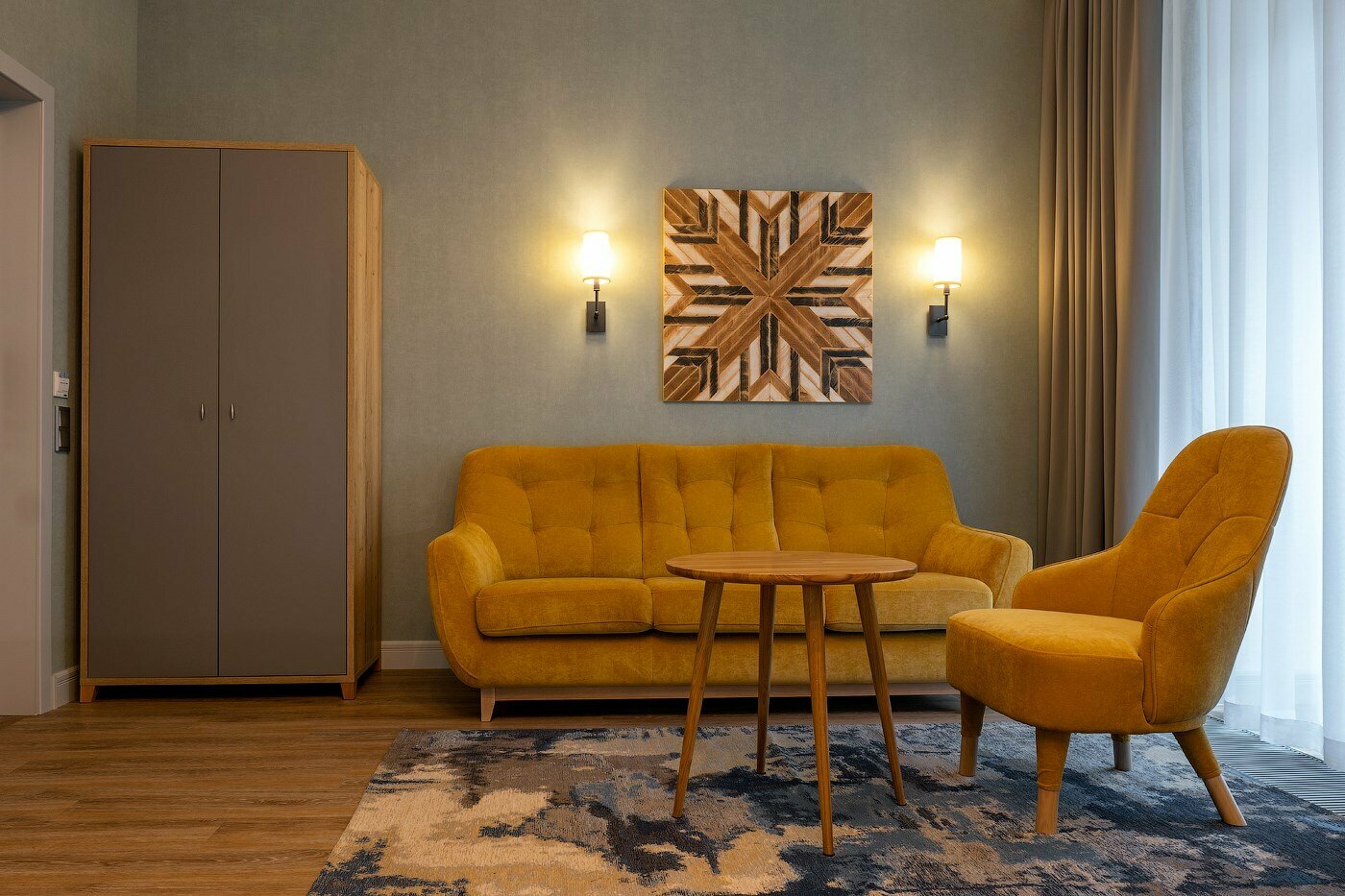 Джуниор сюит с диваном