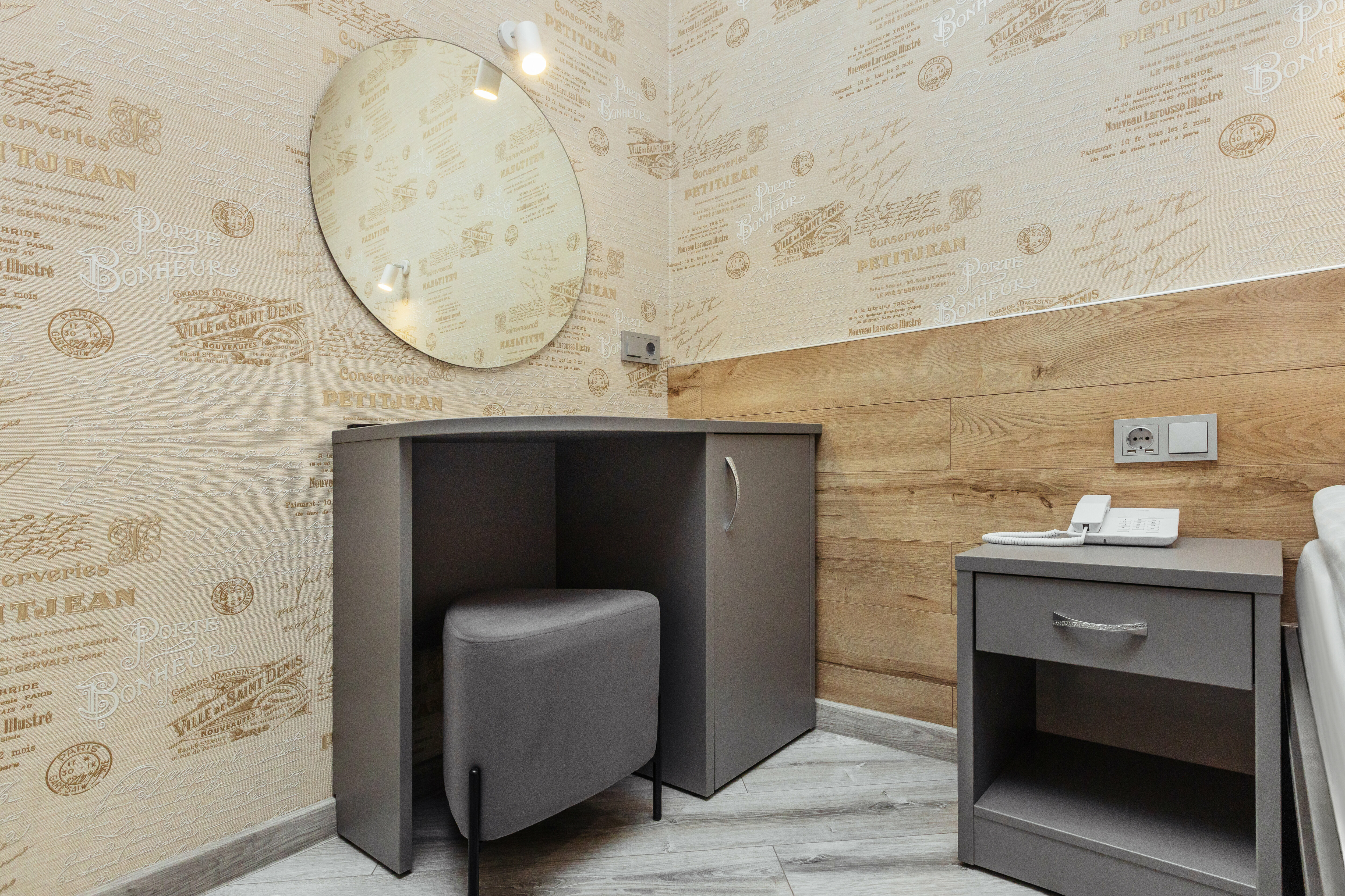 Выгодный без окна с двуспальной кроватью