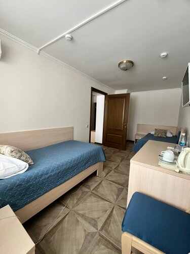 Трехместный номер с балконом