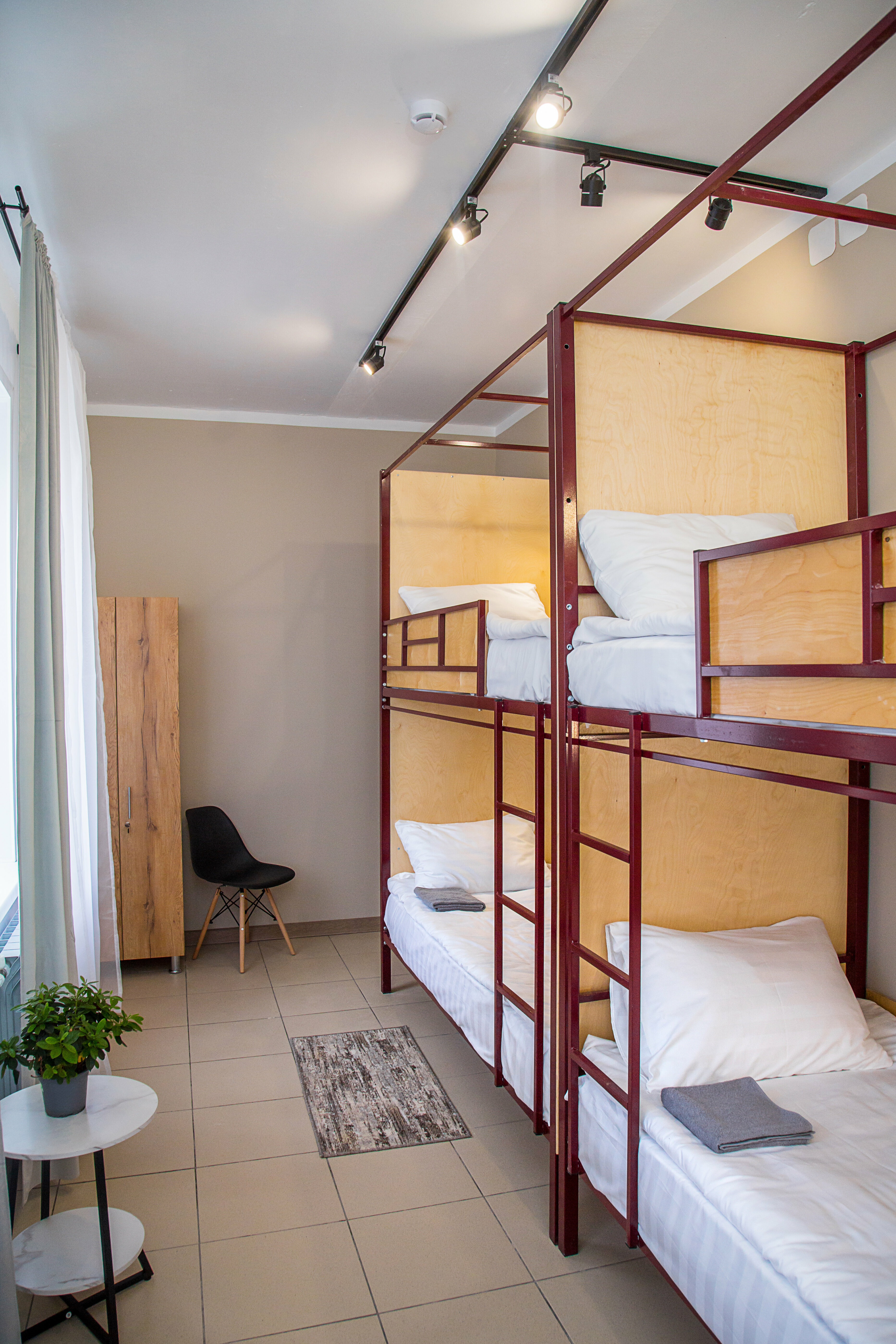 Односпальная кровать в 4х-местном номере