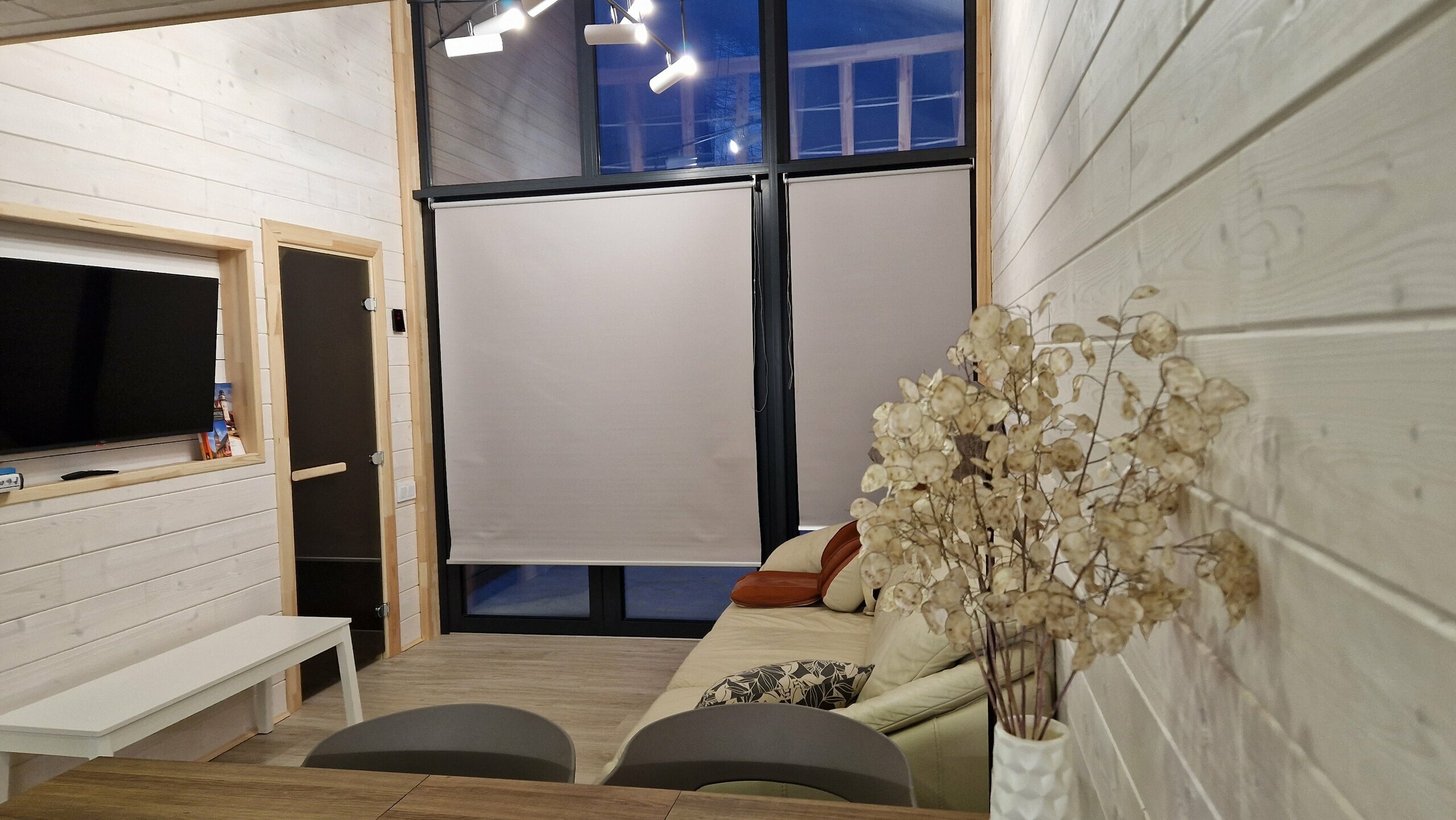 Коттедж "Маврикий" с сауной и видом на озеро