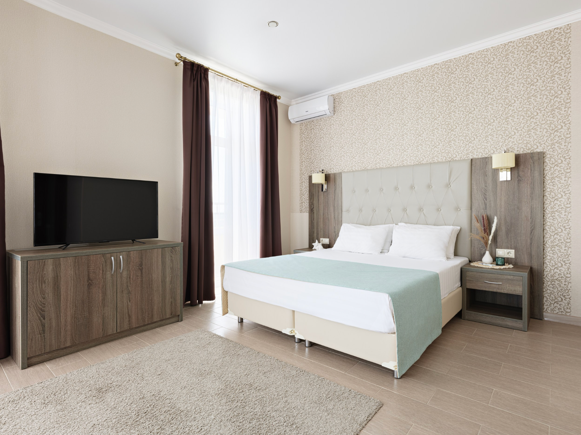 Семейный номер с боковым видом на море