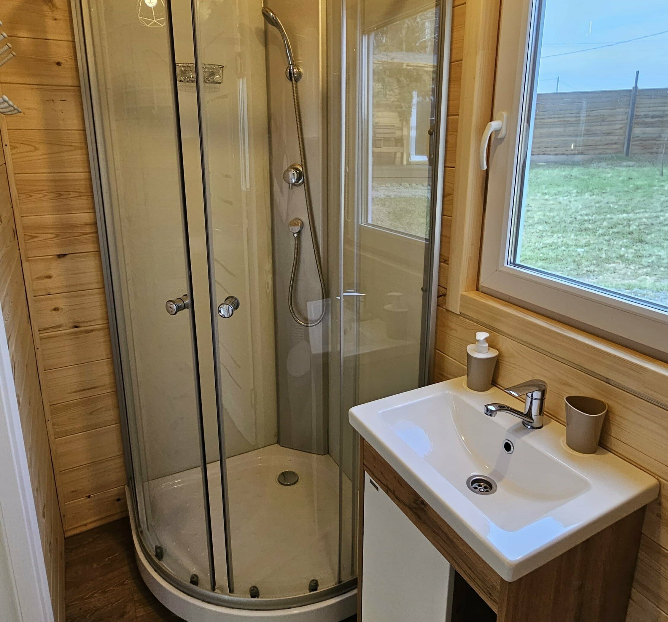 Эко домик с панорамным окном улучшеный