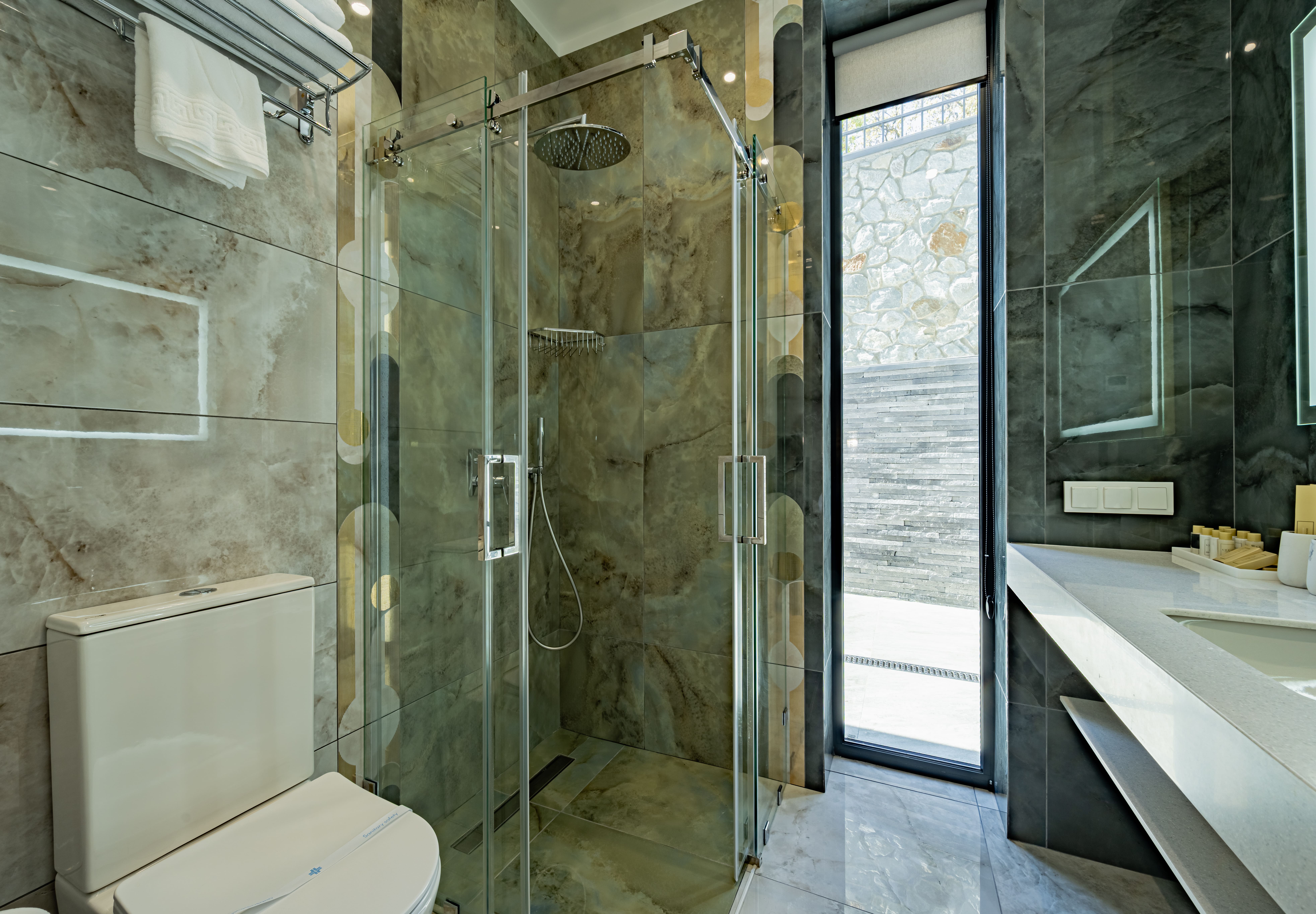 Полулюкс с выходом к бассейну и террасой