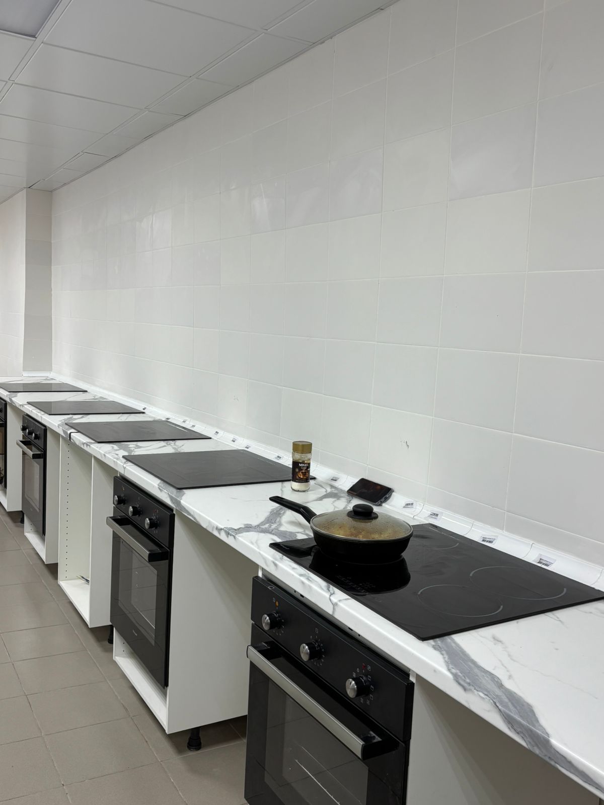 Спальное место на двухъярусной кровати в общем номере для мужчин