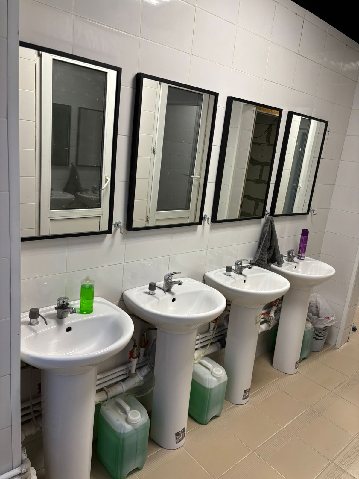 Спальное место на двухъярусной кровати в общем номере для мужчин