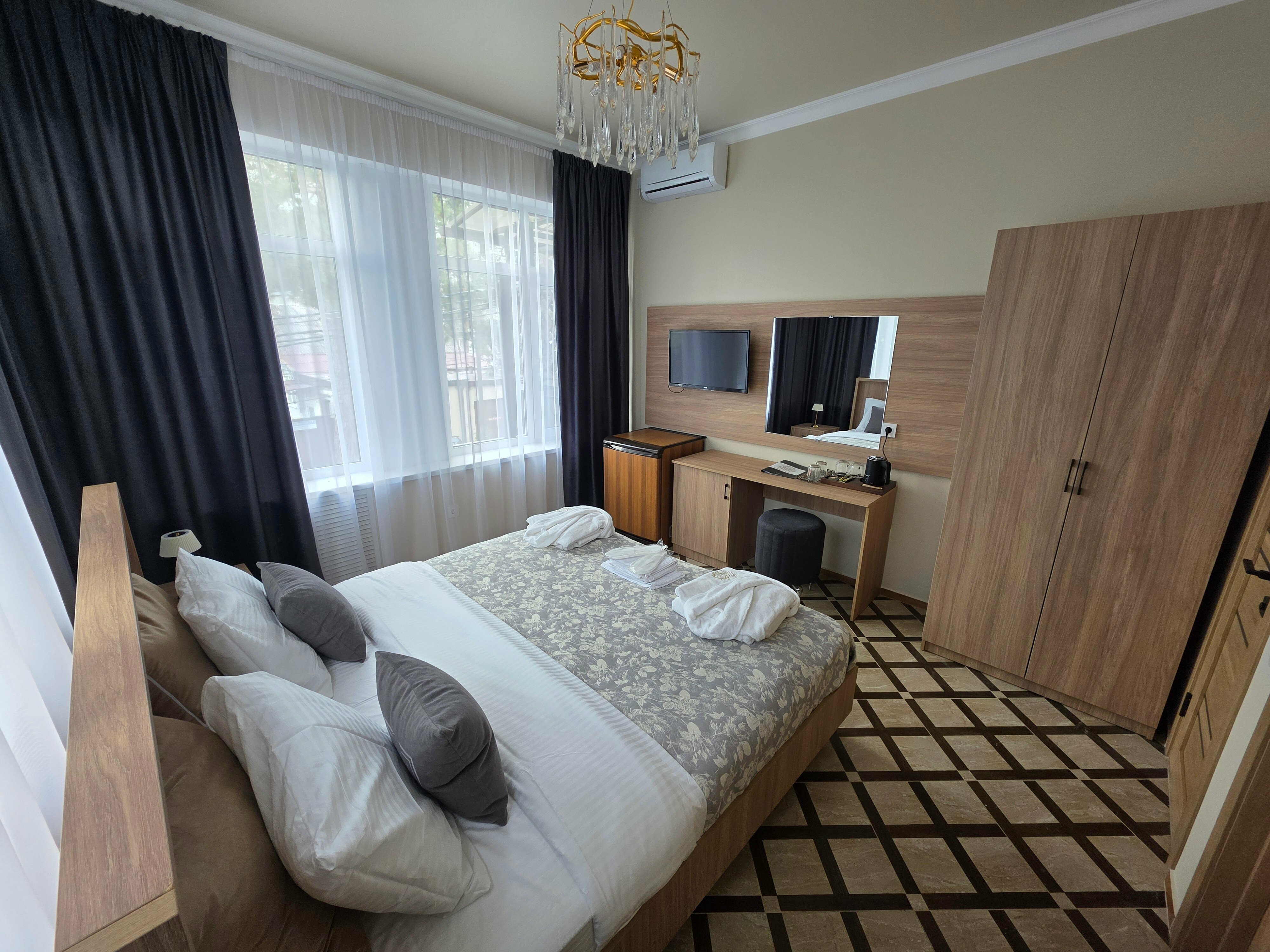 СЕМЕЙНЫЙ ДВУХКОМНАТНЫЙ  с кроватями TWIN/DBL  с двуспальным диваном