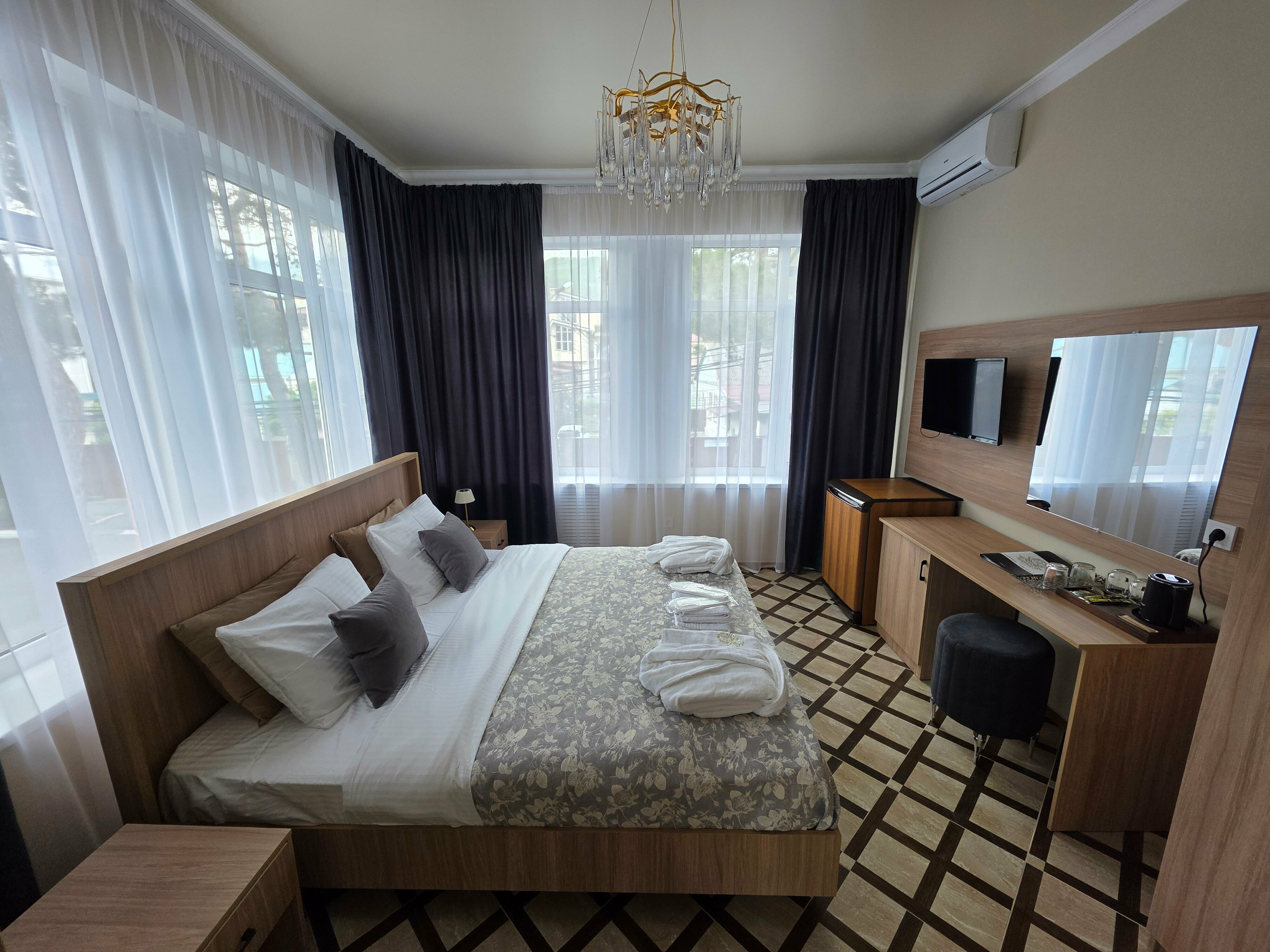 СЕМЕЙНЫЙ ДВУХКОМНАТНЫЙ  с кроватями TWIN/DBL  с двуспальным диваном