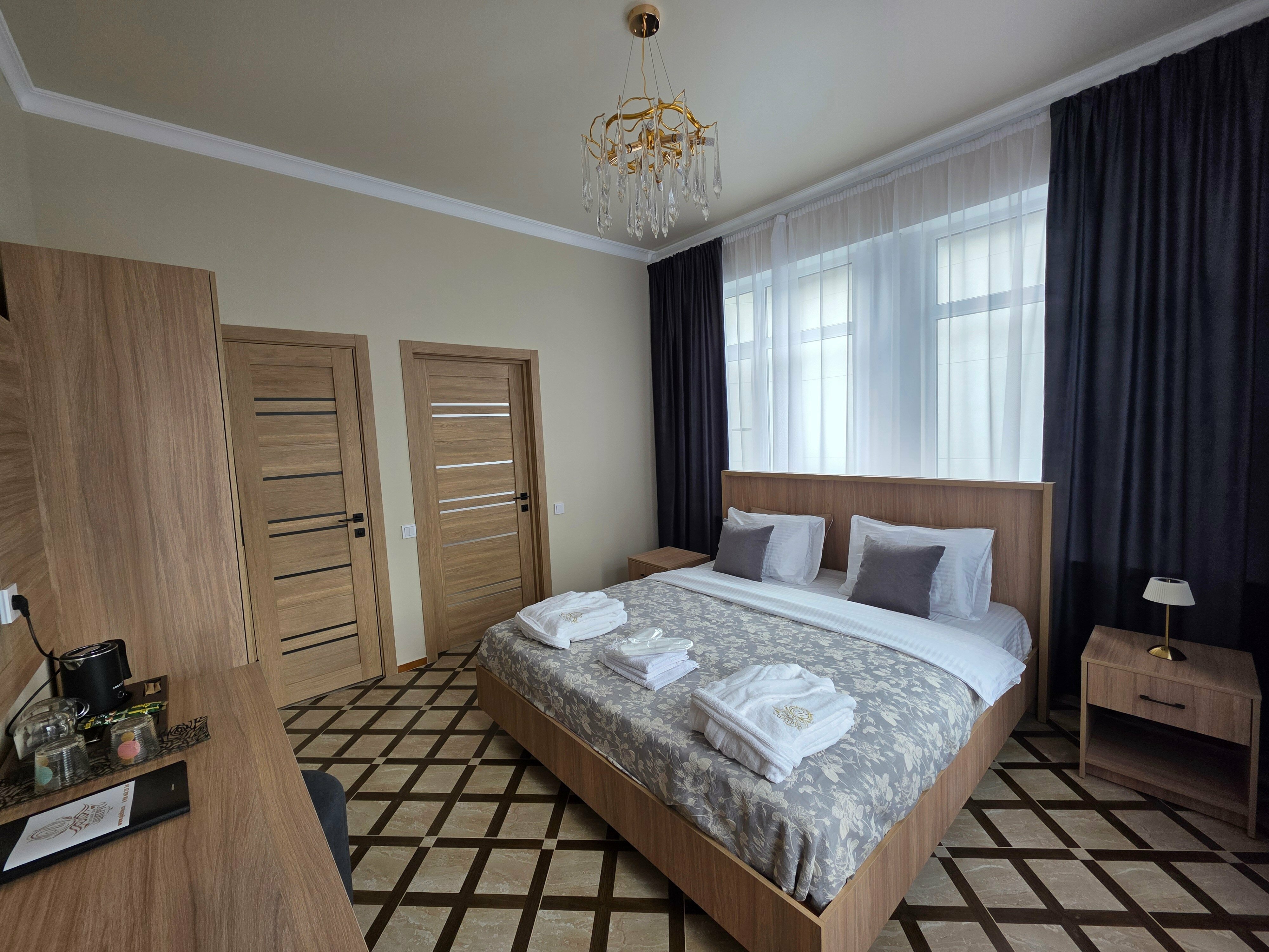 СЕМЕЙНЫЙ ДВУХКОМНАТНЫЙ  с кроватями TWIN/DBL  с двуспальным диваном