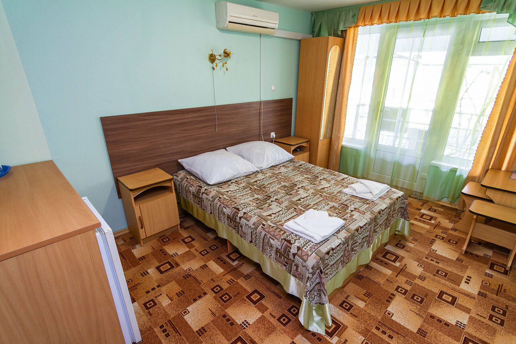 Двухместный с 1 кроватью или 2 отдельными кроватями и душем