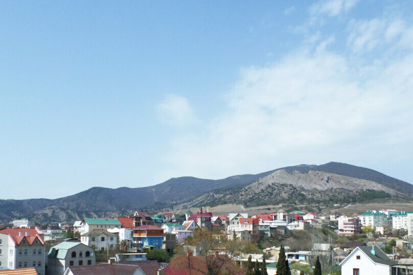 Четырехместный номер полулюкс 3 этаж "К3":  4-местный (3 основных + 1 доп) балкон с видом на море