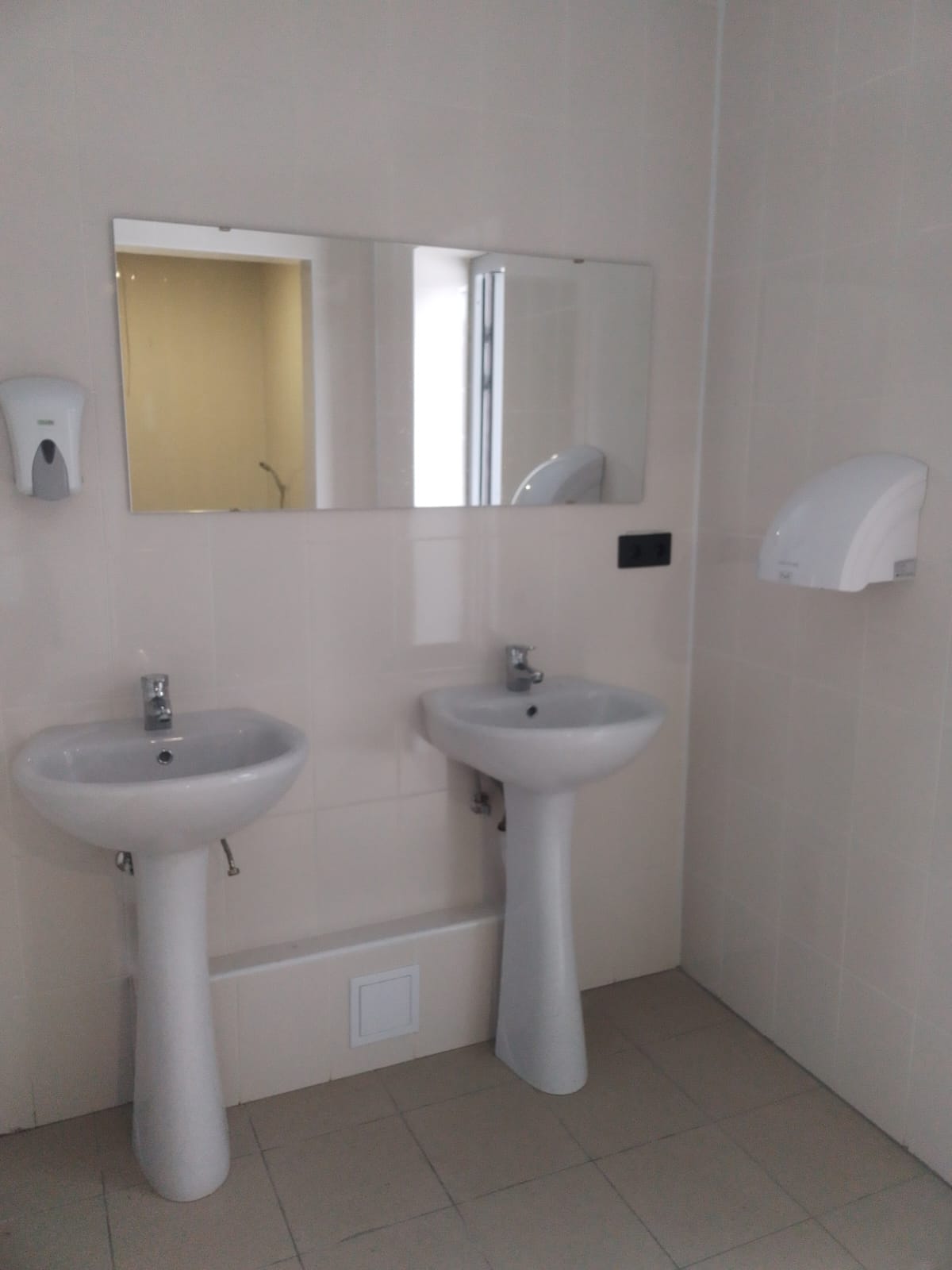 Кровать в общем номере с 6 кроватями с общей ванной