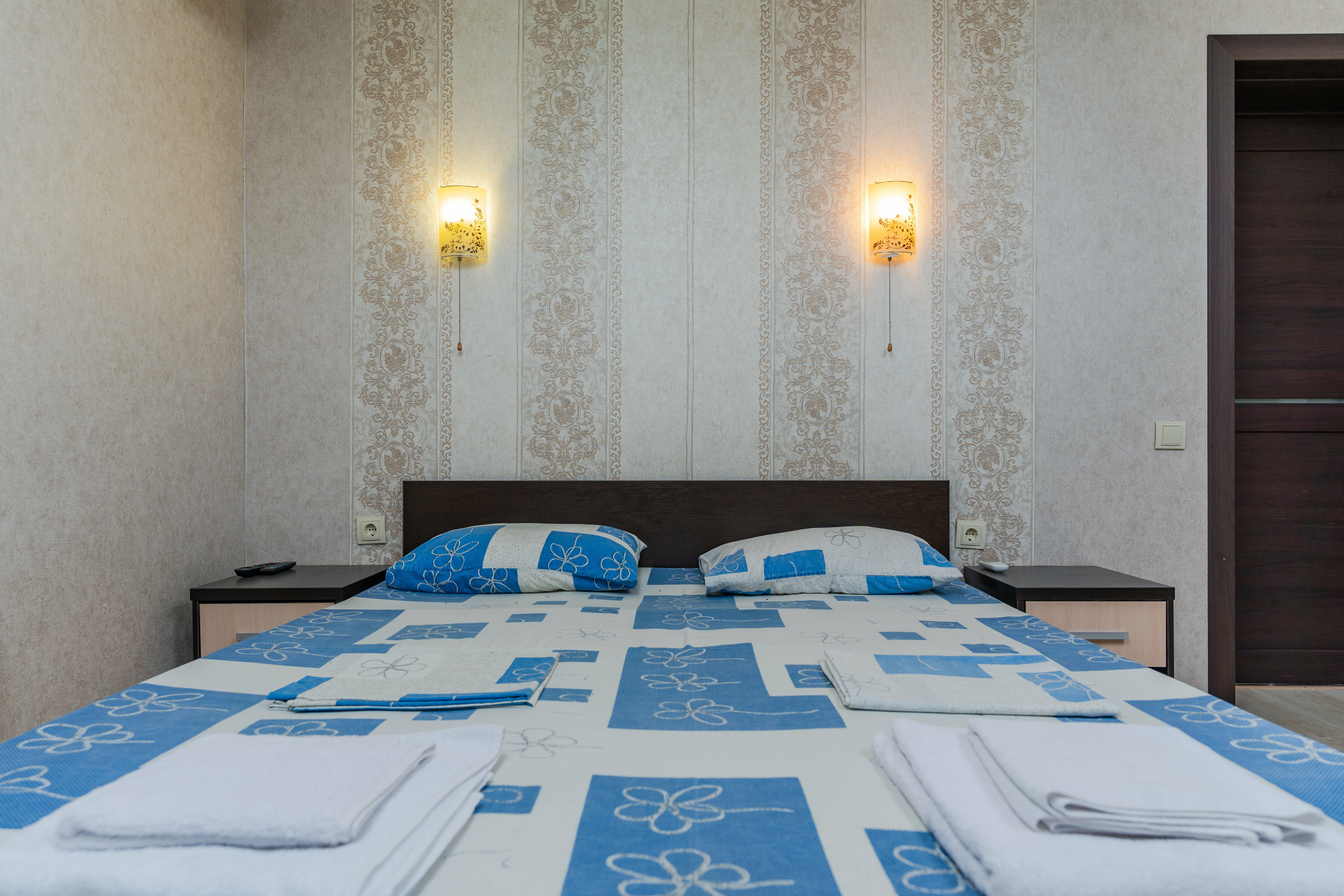 Трехместный номер «Комфорт» с душем