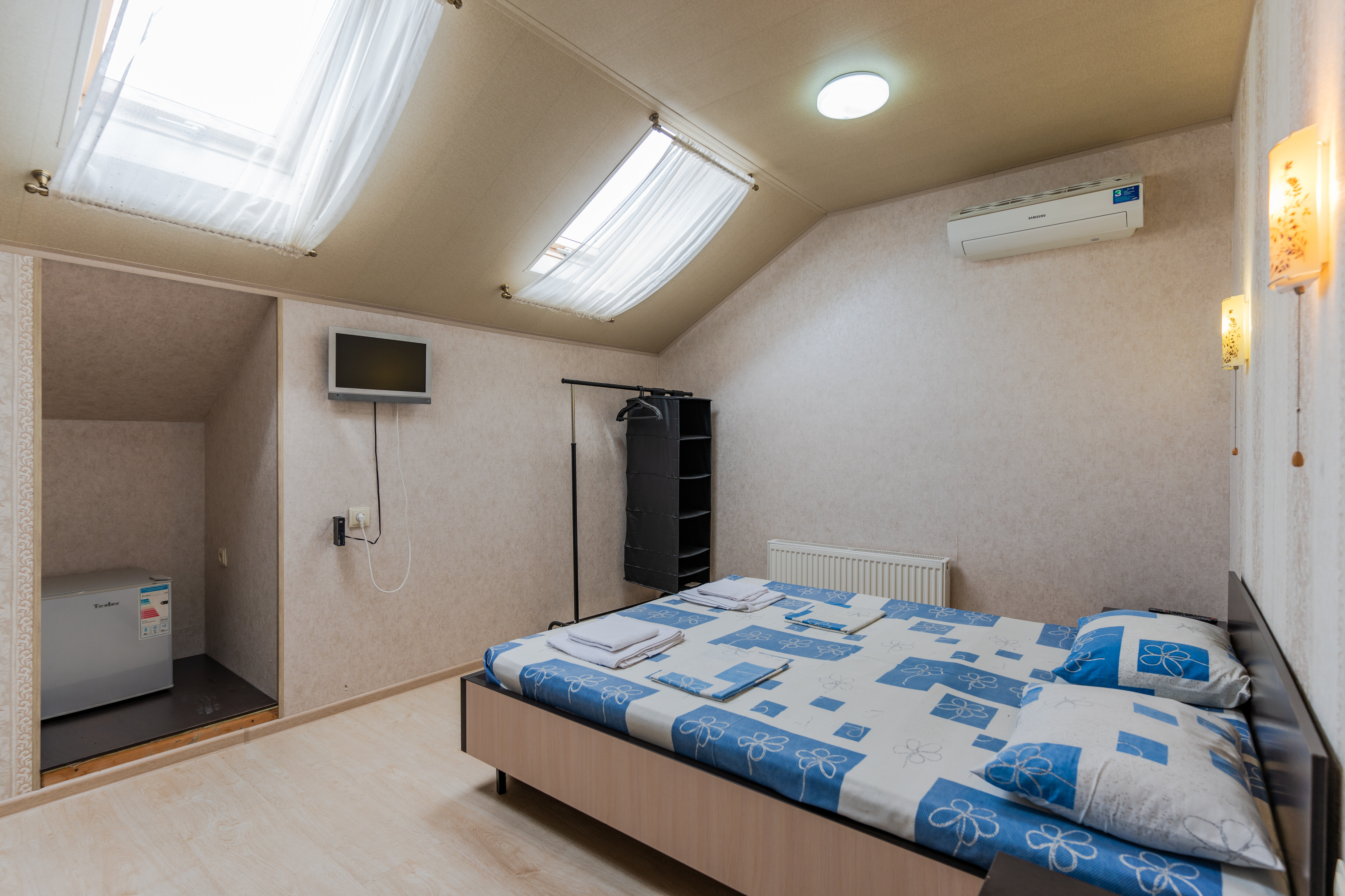 Трехместный номер «Комфорт» с душем