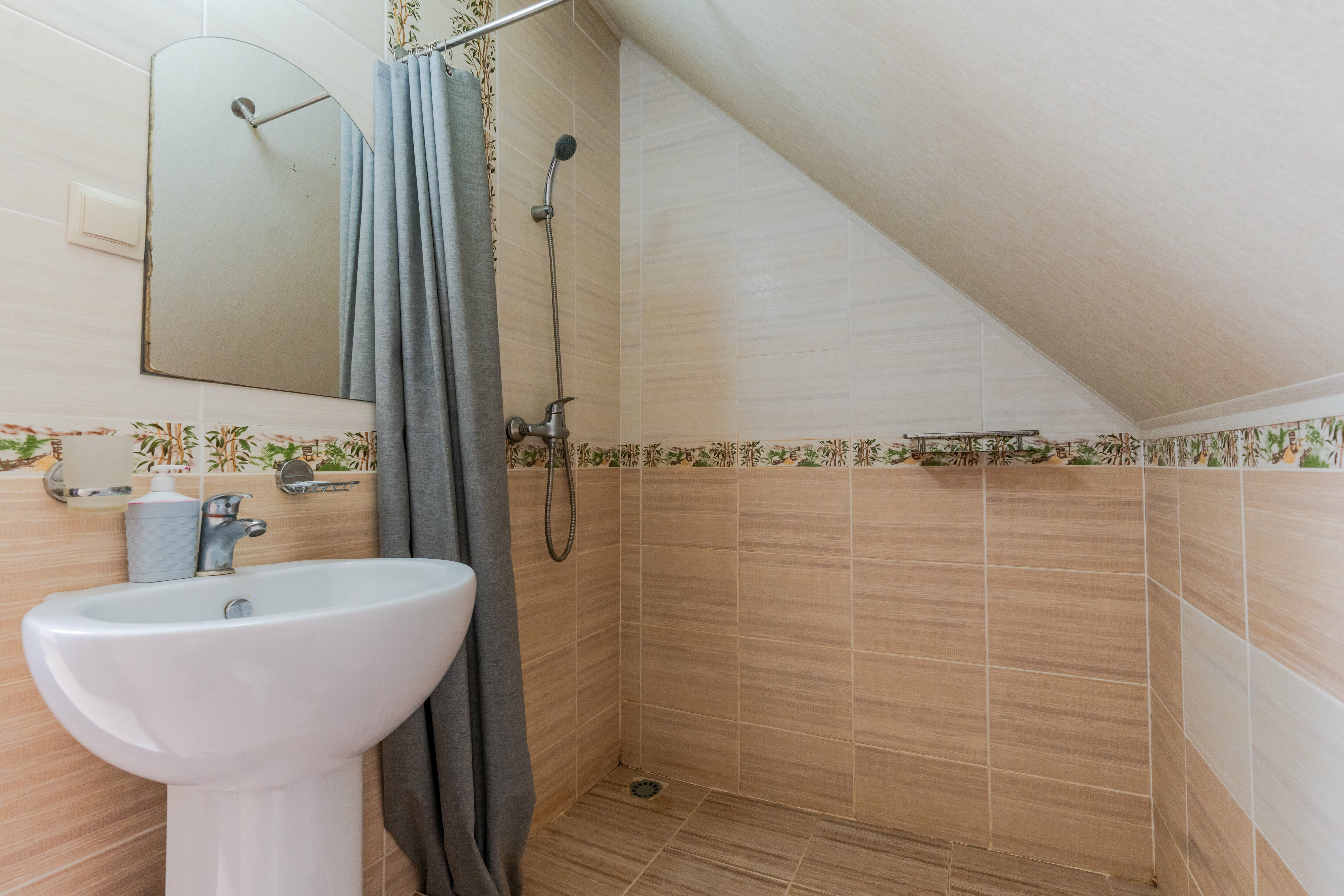 Трехместный номер «Комфорт» с душем