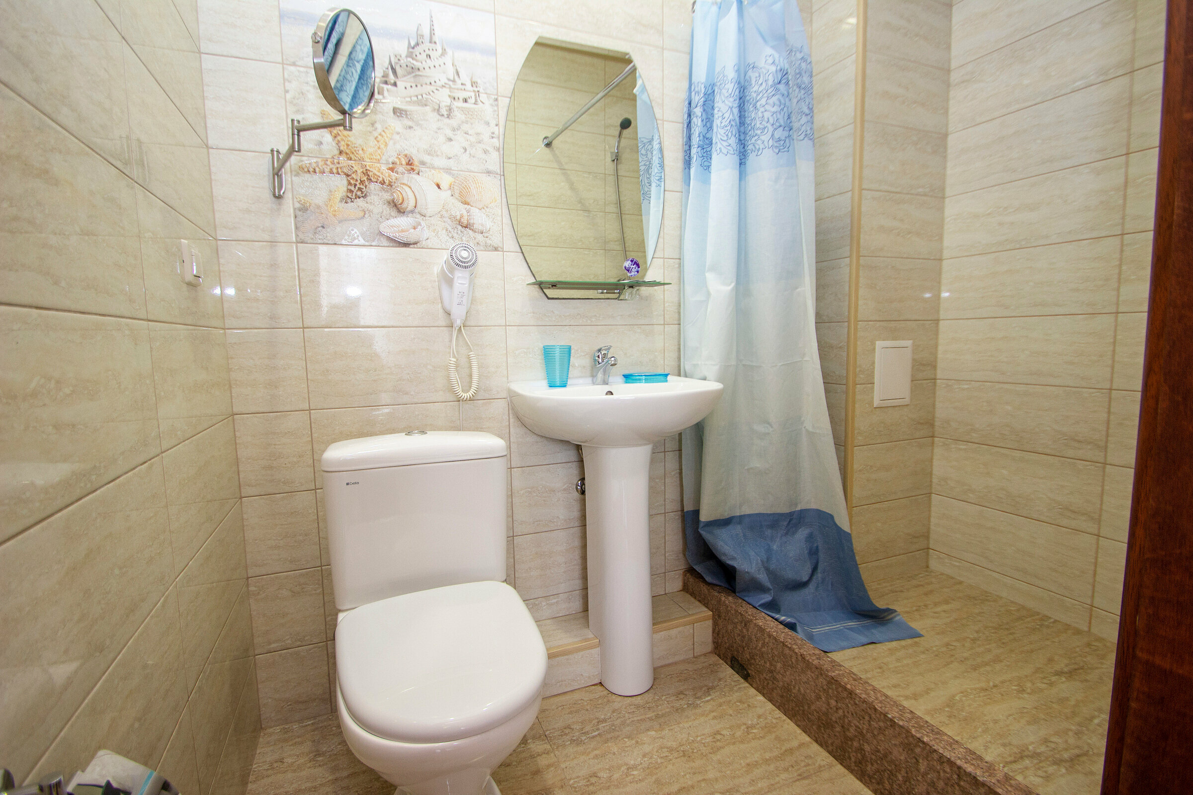 Семейный номер с боковым видом на море