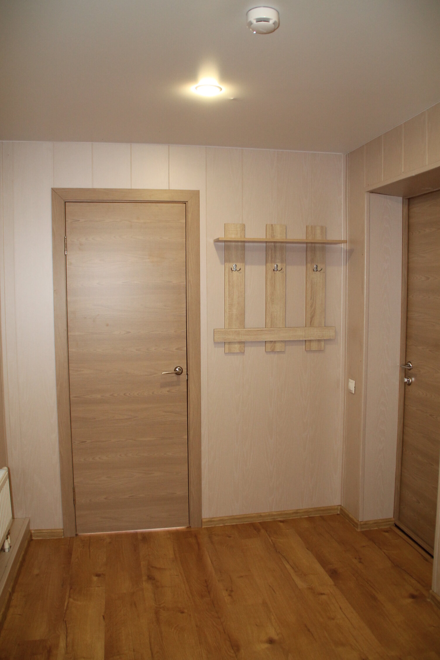 Двухместный номер с двуспальной кроватью и дополнительной кроватью