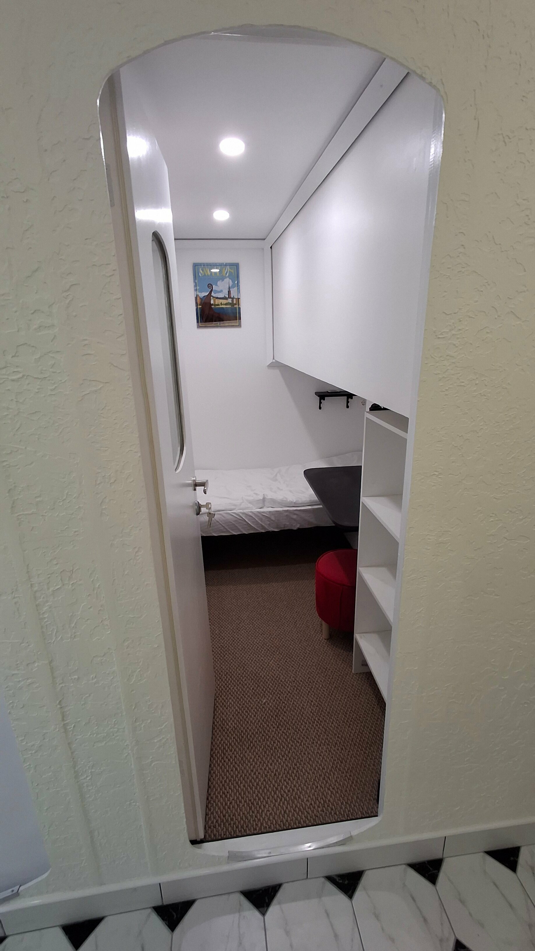 Улучшенный одноместный микро Лофт нижний без окна