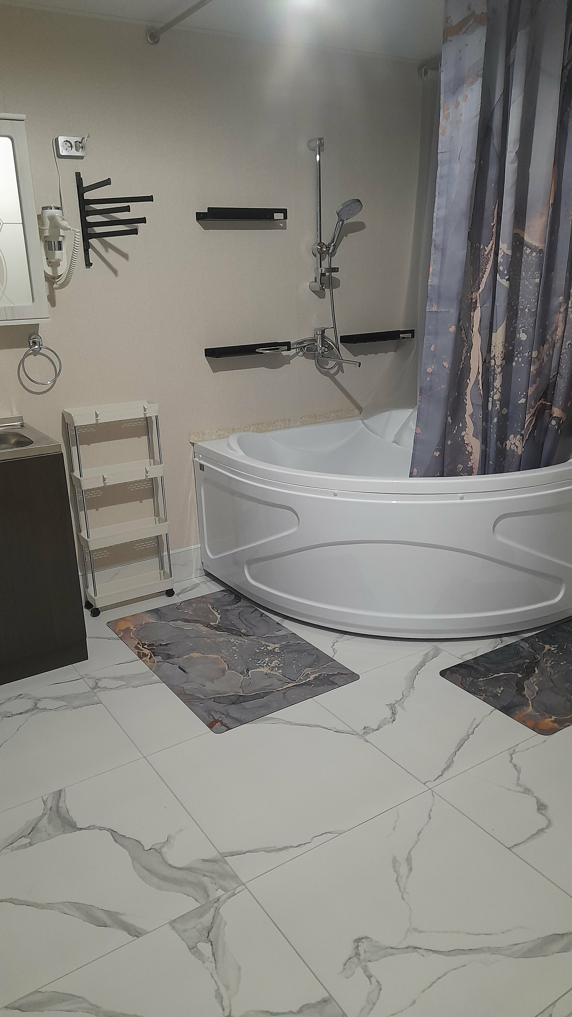 Cемейный номер с собственной ванной комнатой