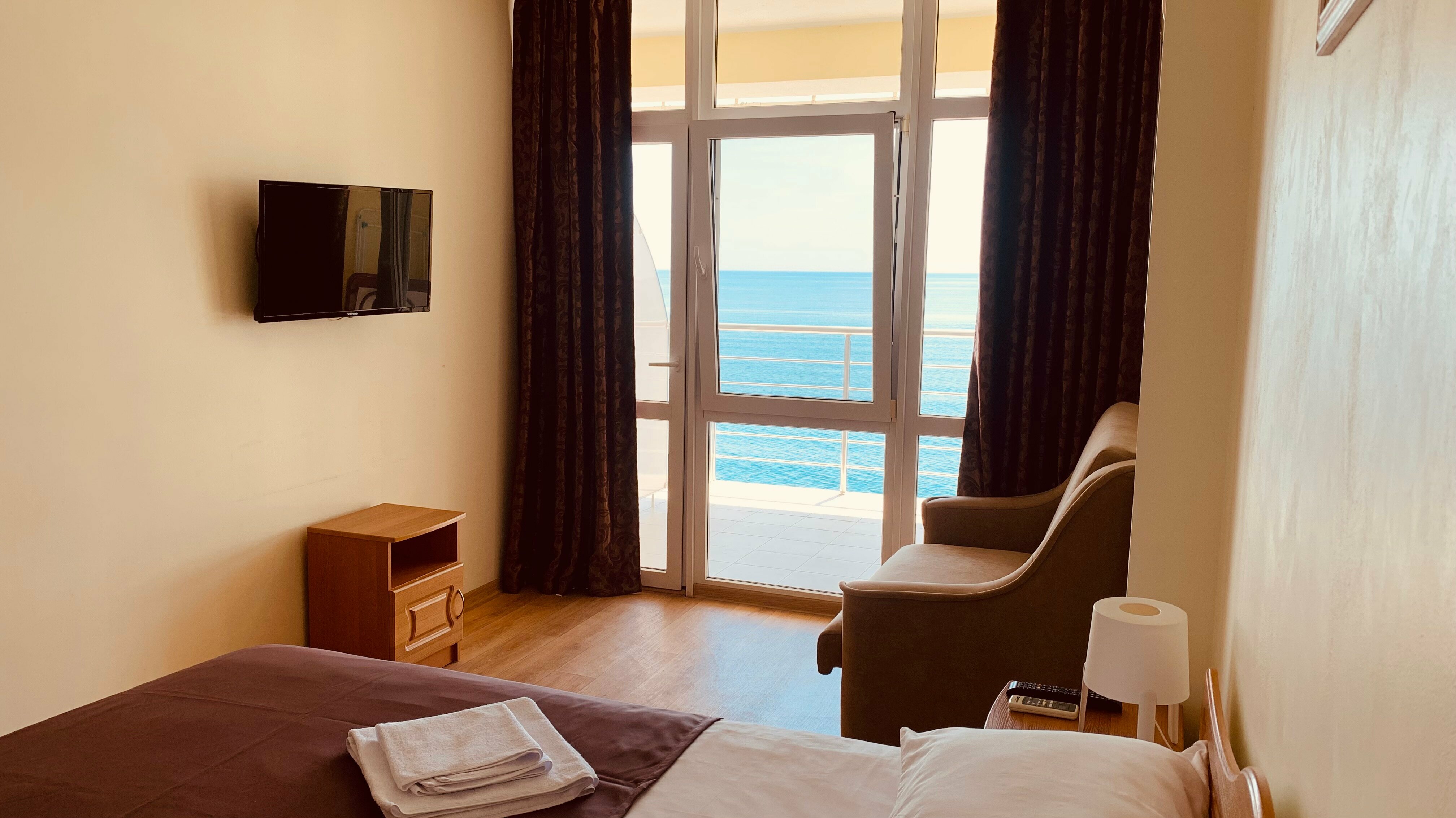 Семейный номер с видом на море