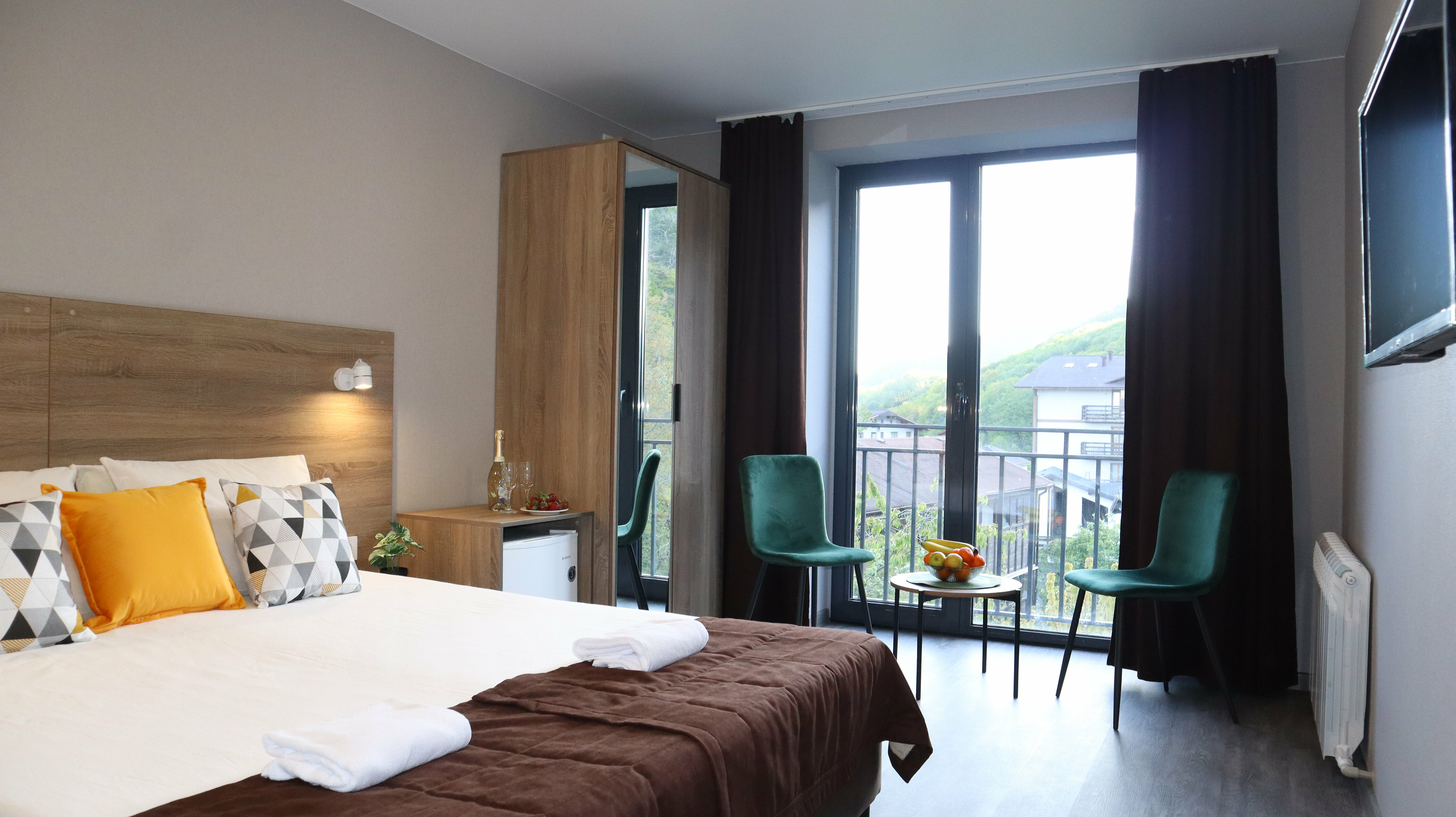 Двухместный номер с 1 кроватью или 2 отдельными кроватями, вид на горы