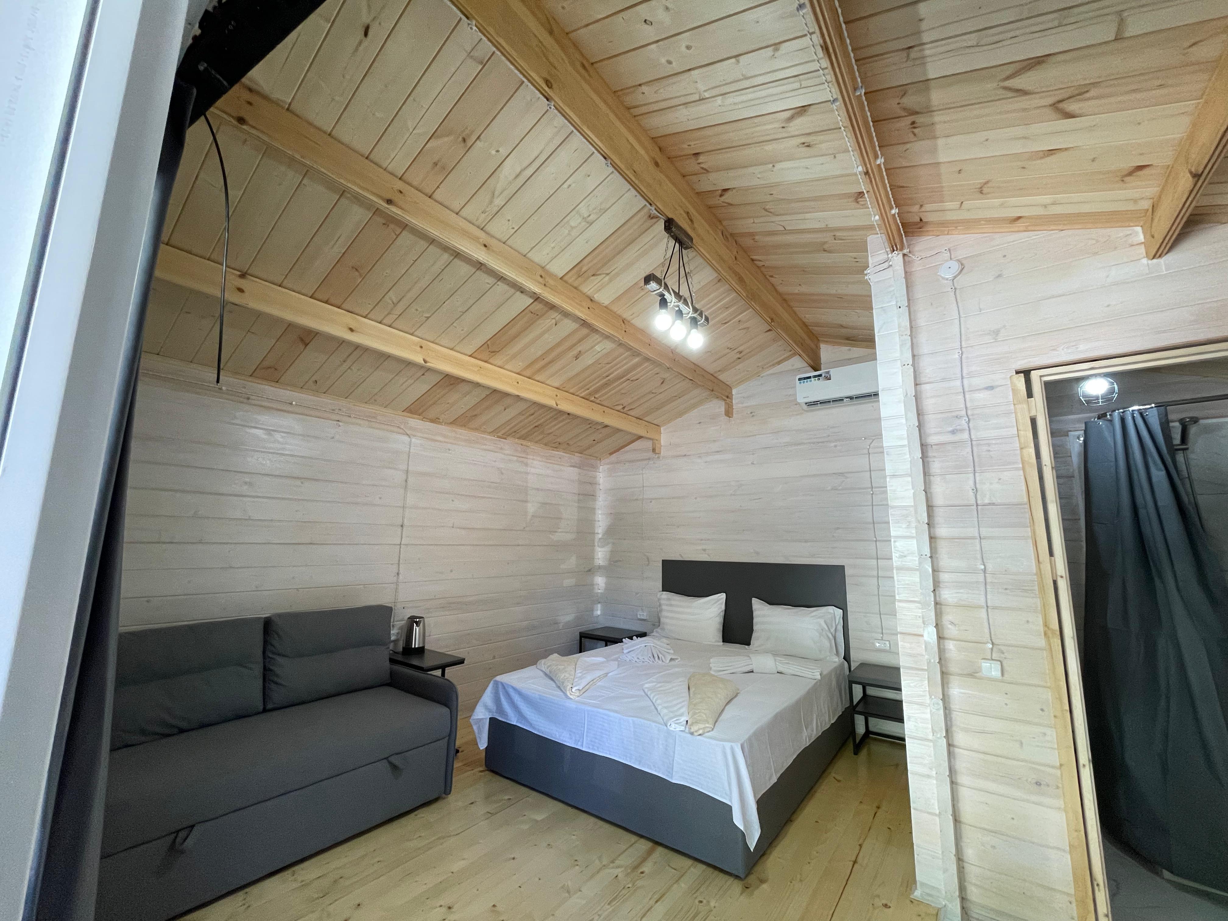 Четырехместный номер с душем