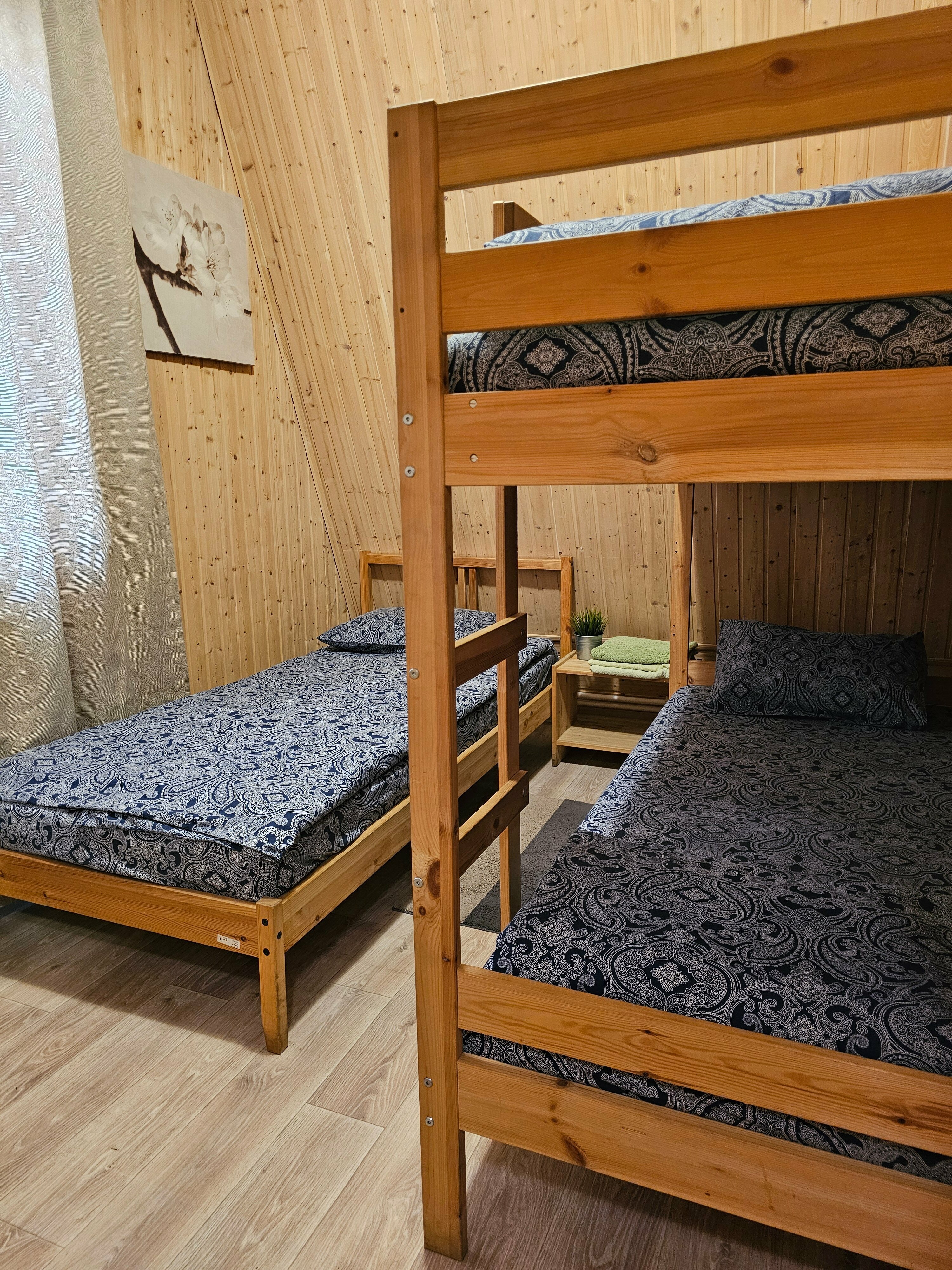 Трехместный номер с общей ванной комнатой