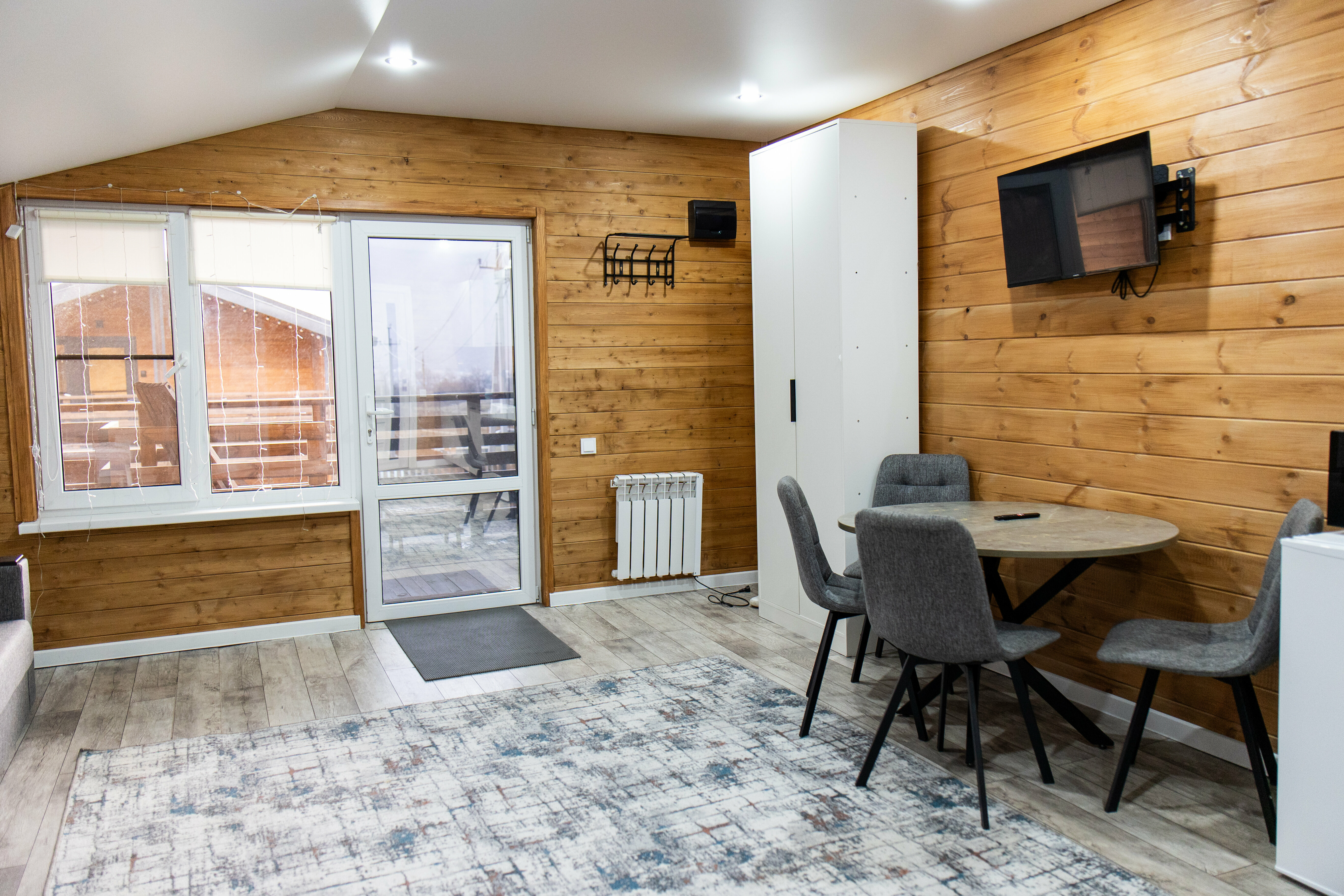 Трехместный номер с балконом