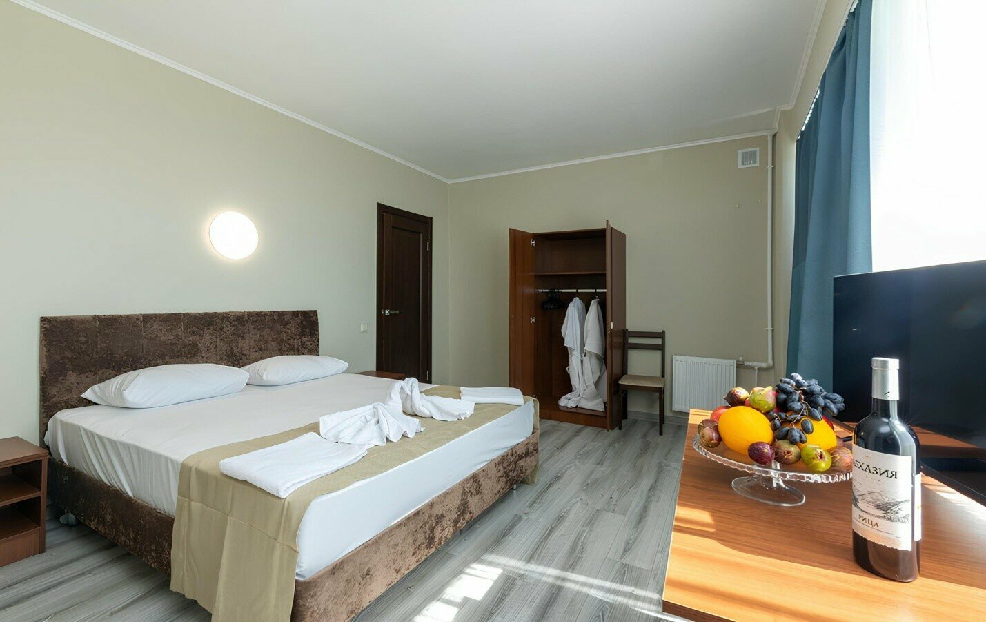 Люкс четырёхместный двухкомнатный